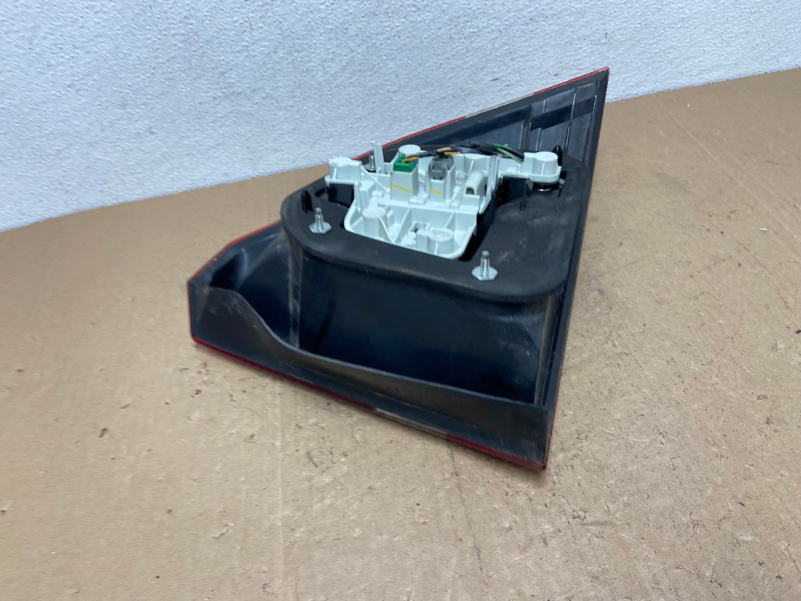 2004 to 2007 Volvo S40 Left Driver LH Side Tail Light AC5941 LK3