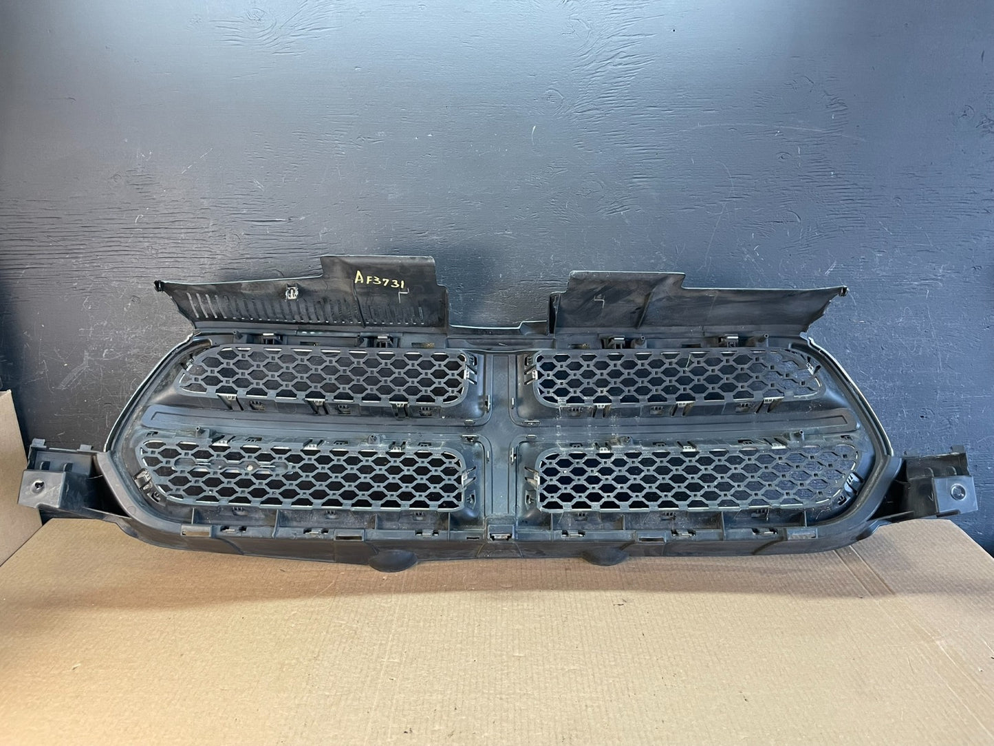 2011 to 2013 Dodge Durango Front Upper W/Emblem Grill Grille AF3731 DG3