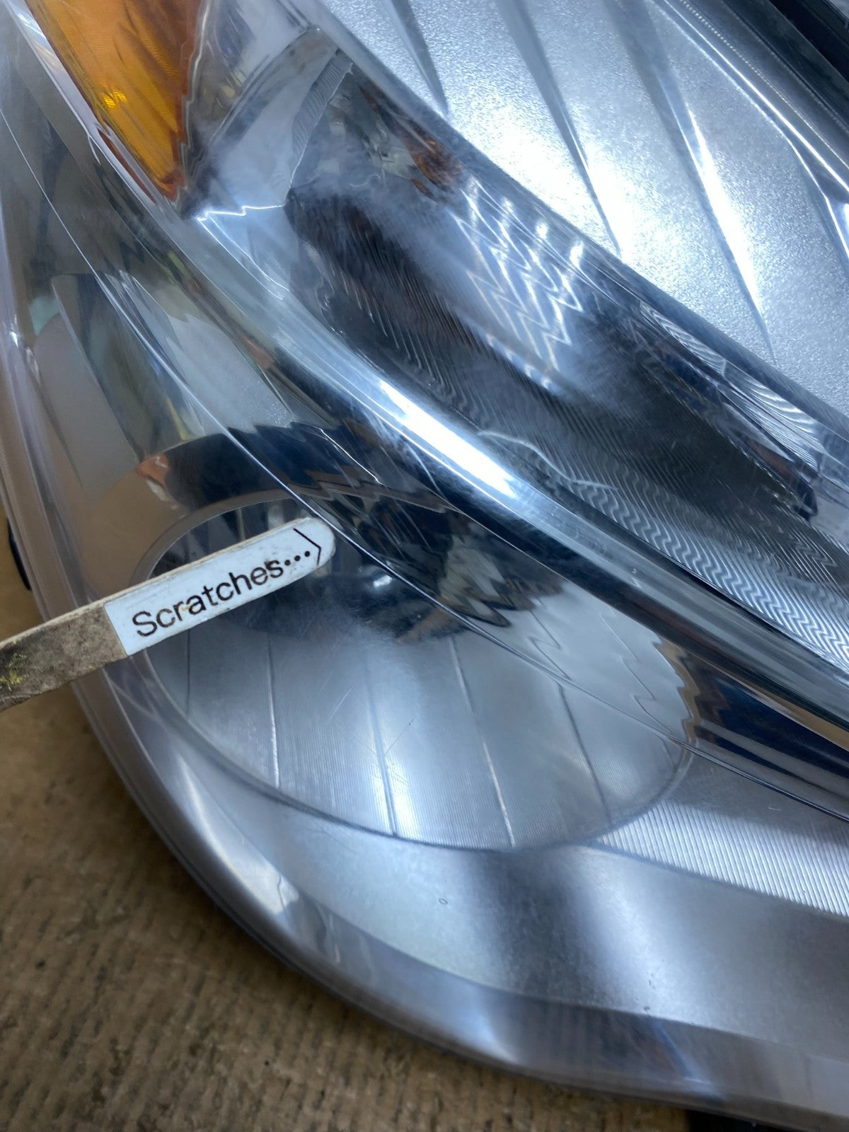 2010 - 2015 Chevrolet Equinox Halogen Headlight Right Passenger Side AE2591 DW3