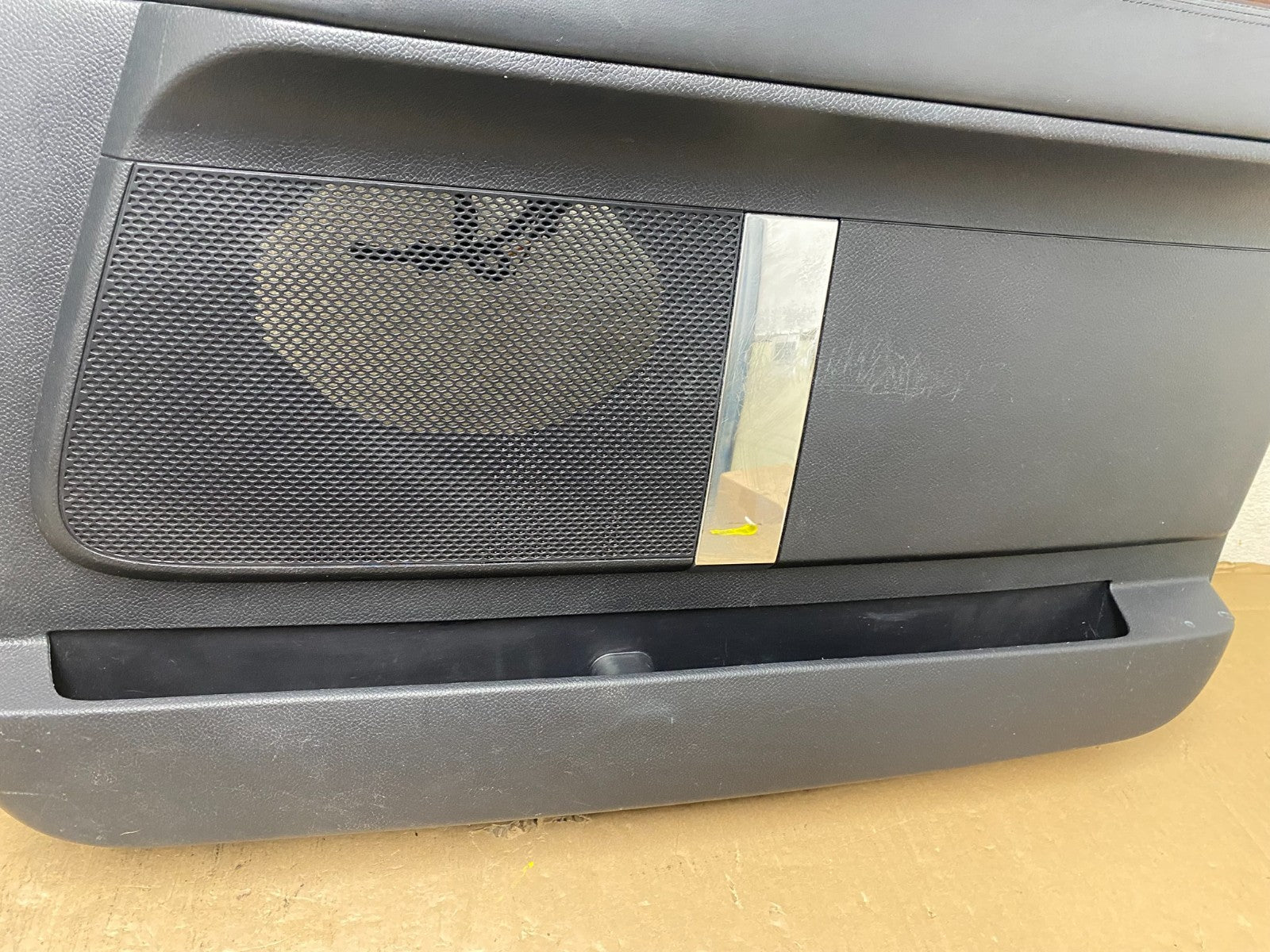 2007-2014 Lincoln Navigator Right Passenger Front Door Panel OEM S0849 DG4