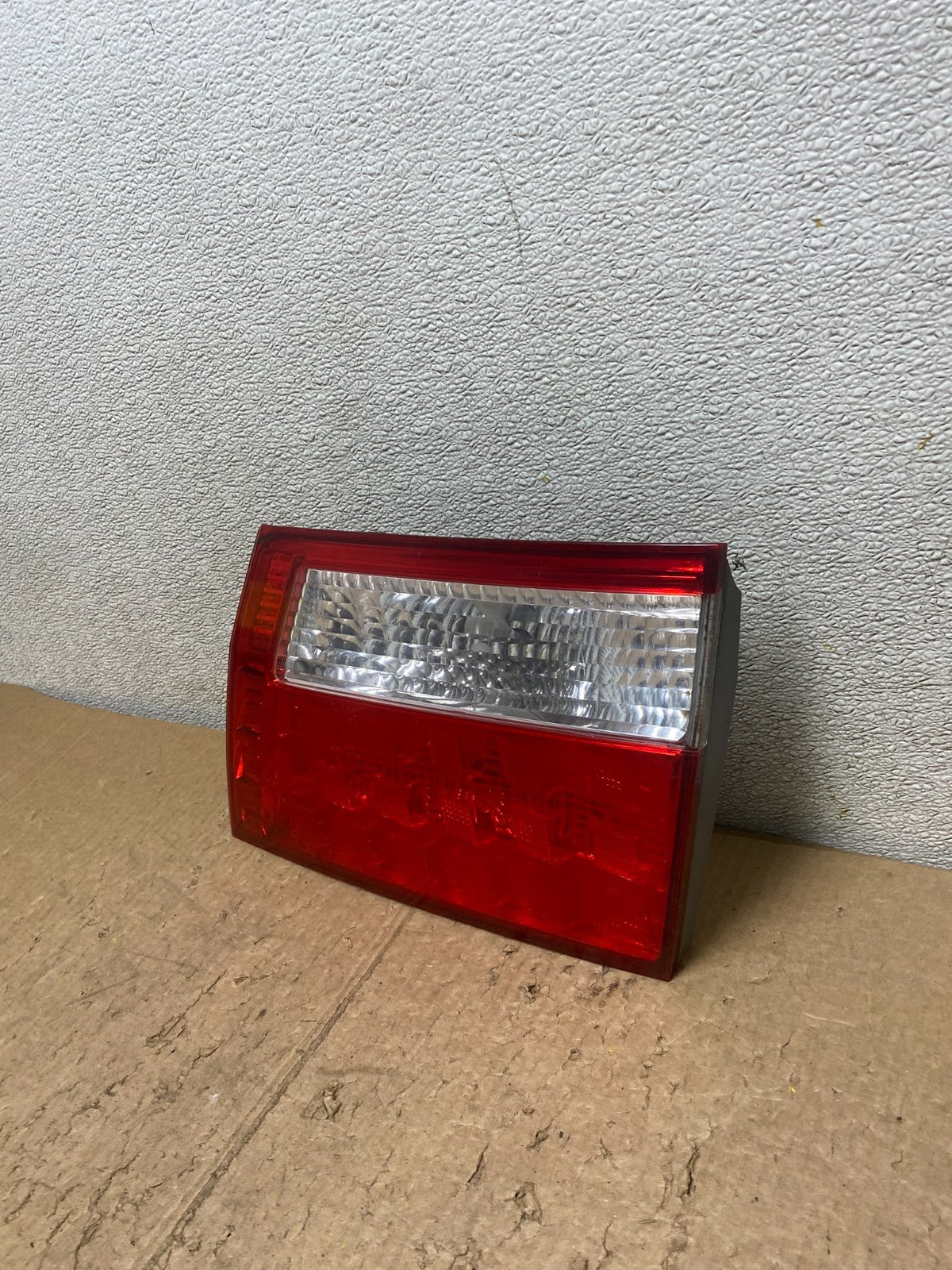 2005 2006 2007 Honda Odyssey Inner Right Passenger RH Tail Light V4411 DW1