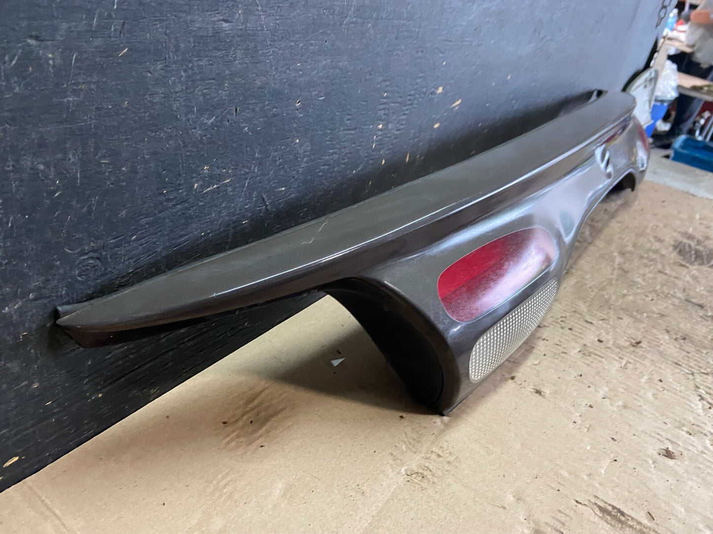 2000 to 2002 Ford Taurus Sedan Trunk Rear Center Lid Tail Light Panel O0840 DG2