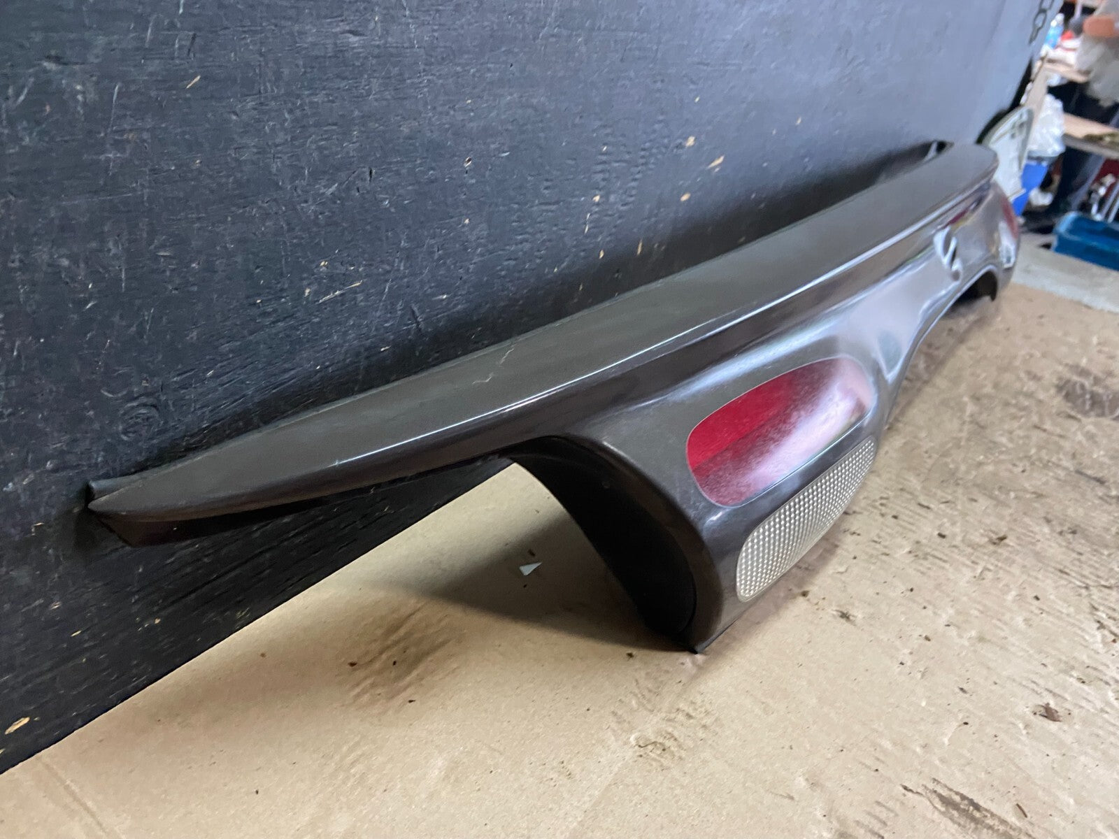 2000 to 2002 Ford Taurus Sedan Trunk Rear Center Lid Tail Light Panel O0840 DG2