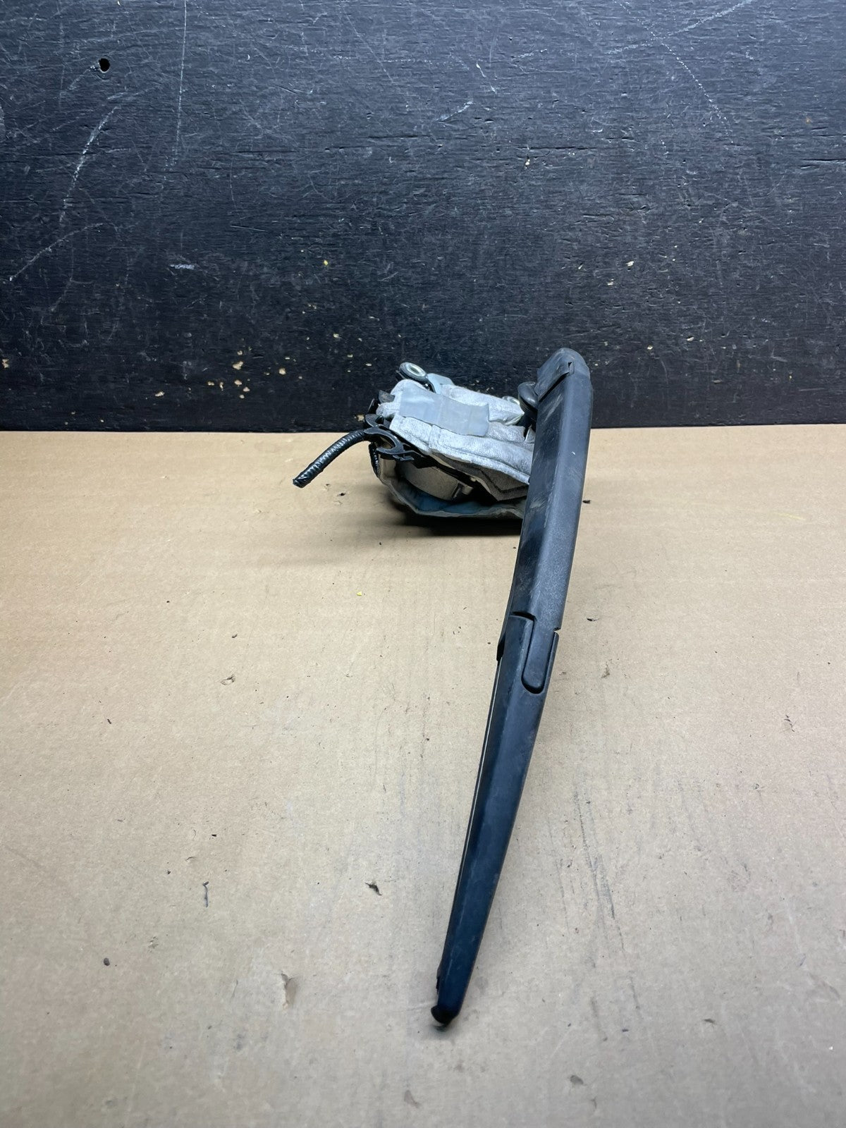 2013-2016 Nissan Pathfinder Back Door Rear Wiper Motor Wiper Blade W4330 DG2
