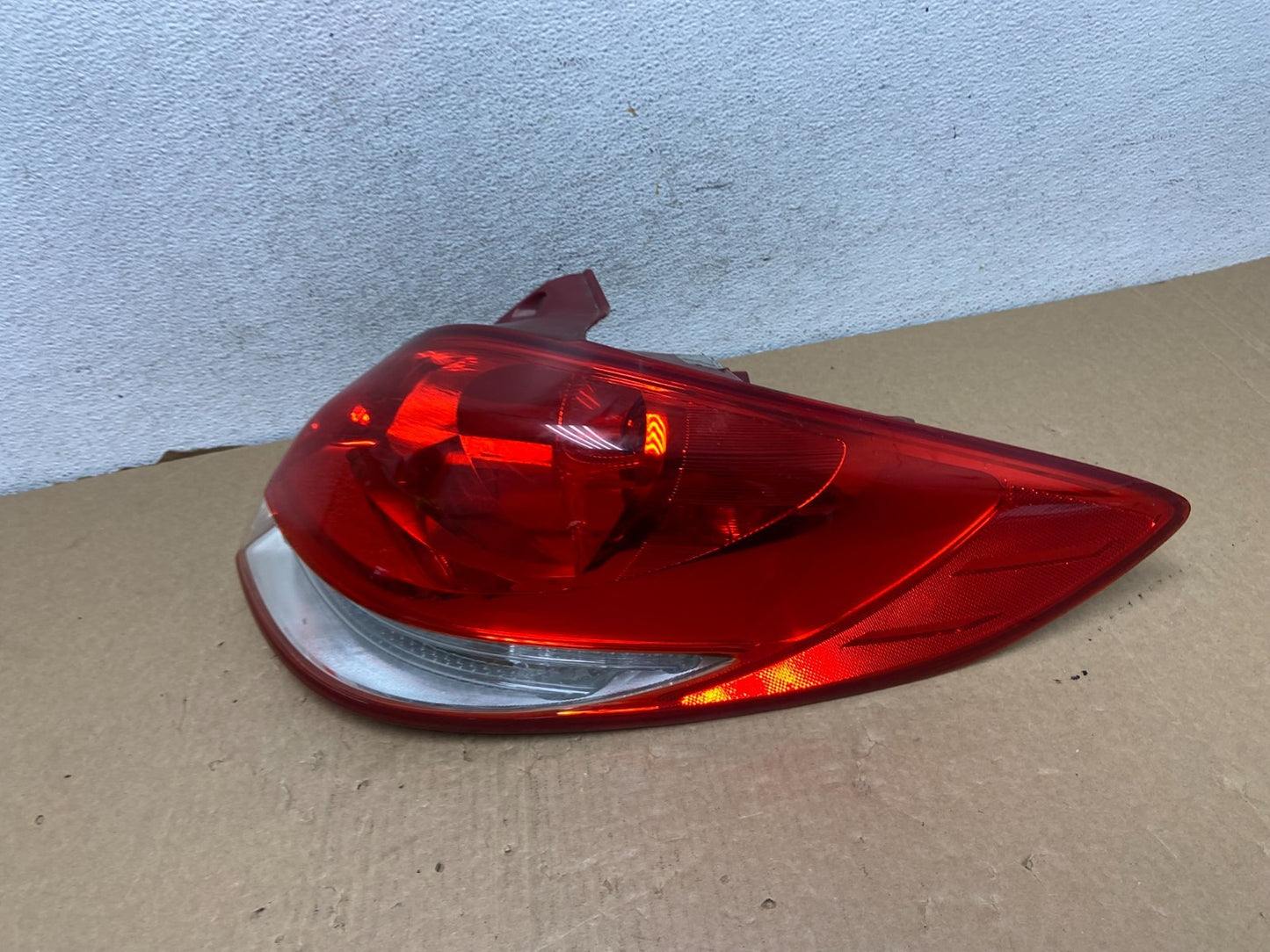 2012 2013 2014 Hyundai Veloster Right Passenger RH Tail light AF7351 DW1
