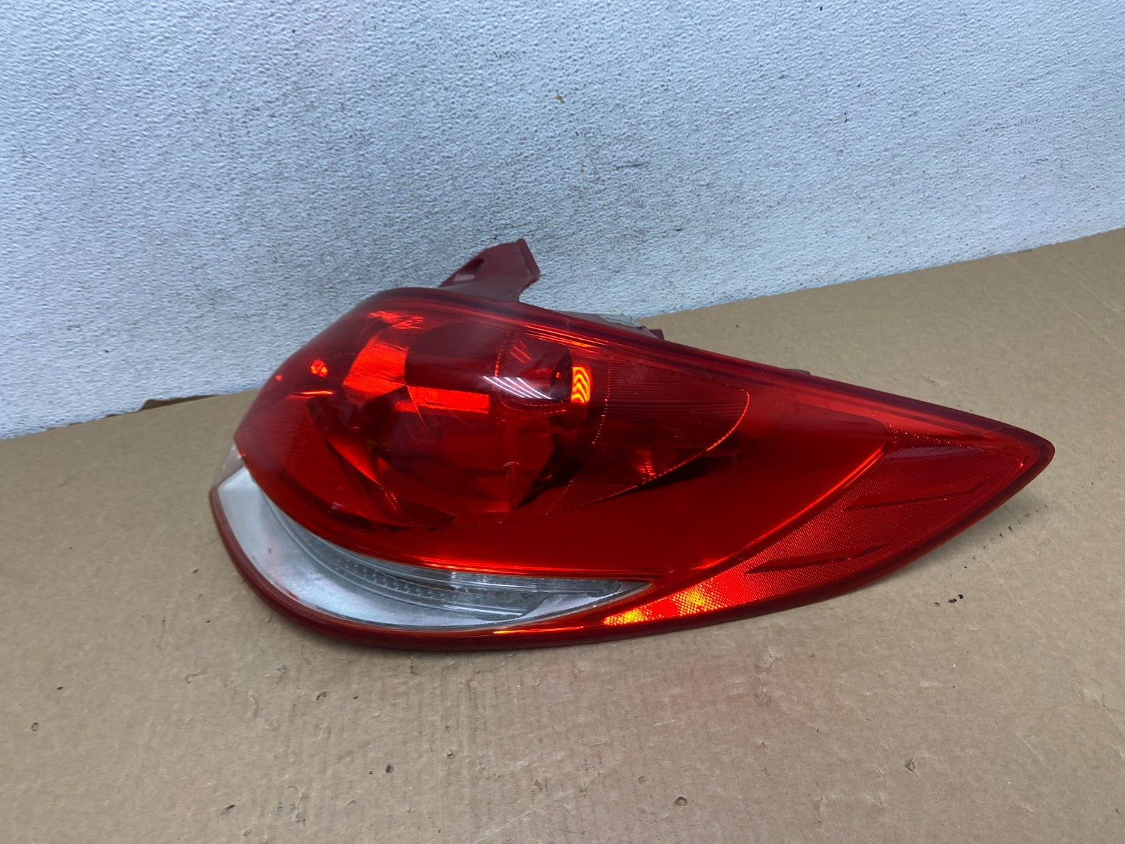 2012 2013 2014 Hyundai Veloster Right Passenger RH Tail light AF7351 DW1