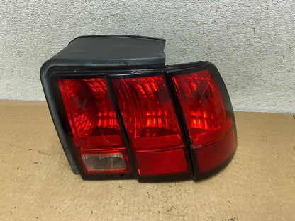 1999-2004 Ford Mustang Right Passenger Rh Side Tail Light AI3541 LK0