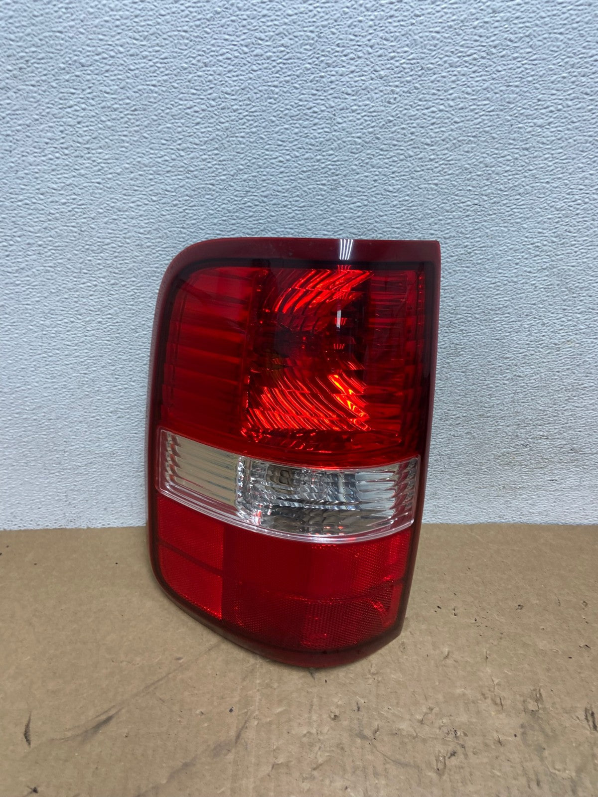 2004 to 2008 Ford F150 F-150 Left Driver LH Side Tail Light AG1071 LK0