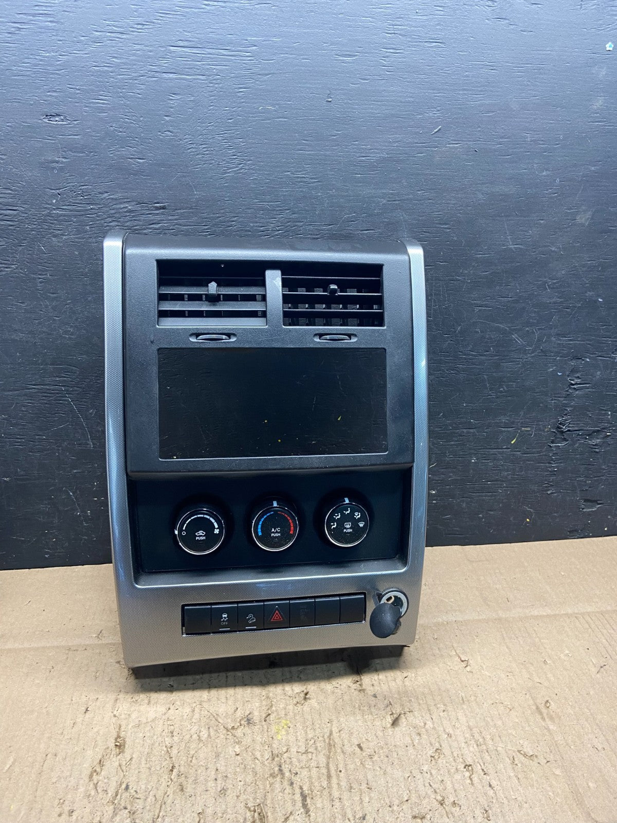 2008 to 2012 Jeep Liberty Dash Climate Temperature Control Radio Bezel Q1083 DG0