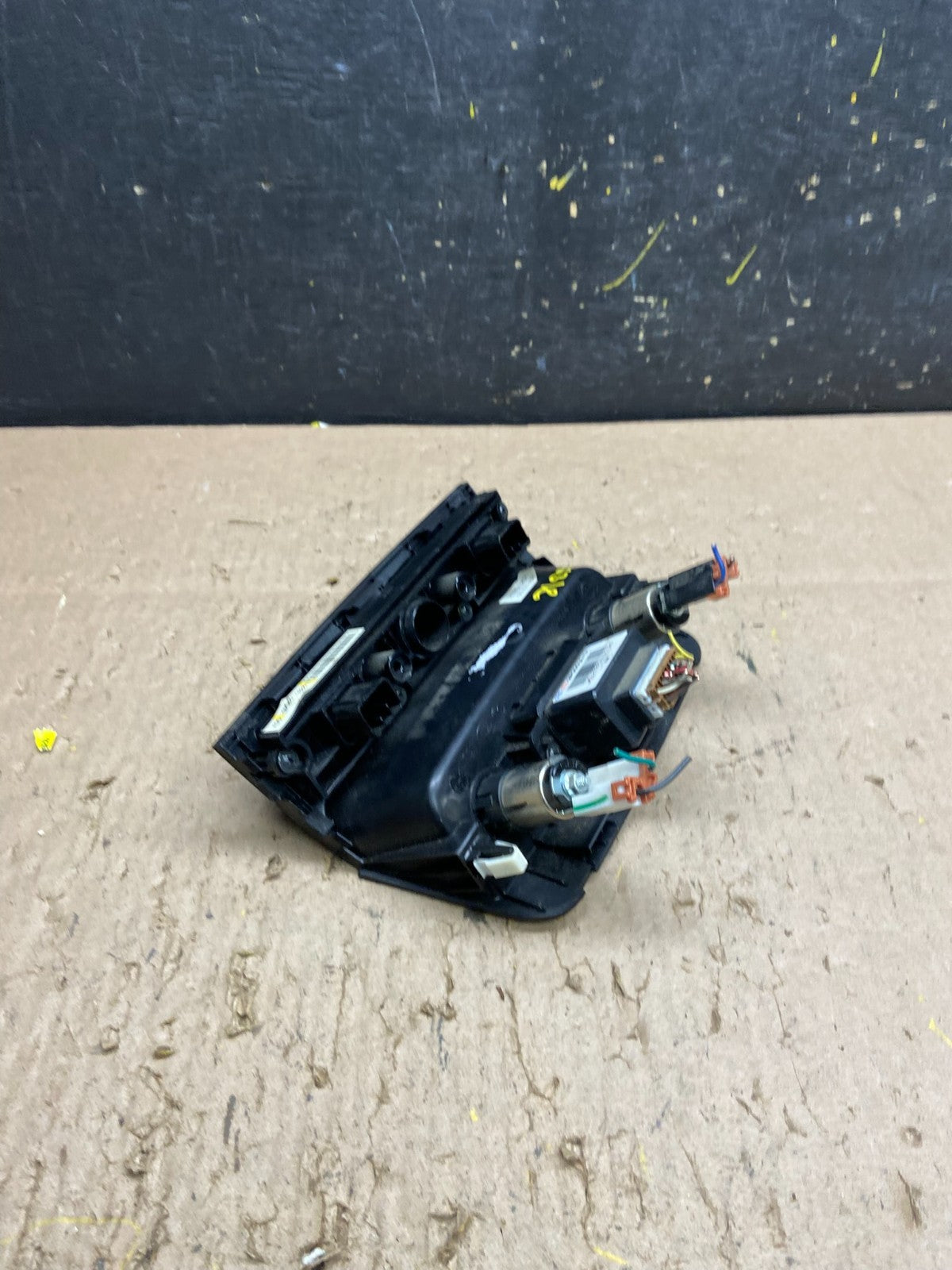 2011-2013 Kia Sorento Center Console Aux USB Power Outlet T6318 DG3