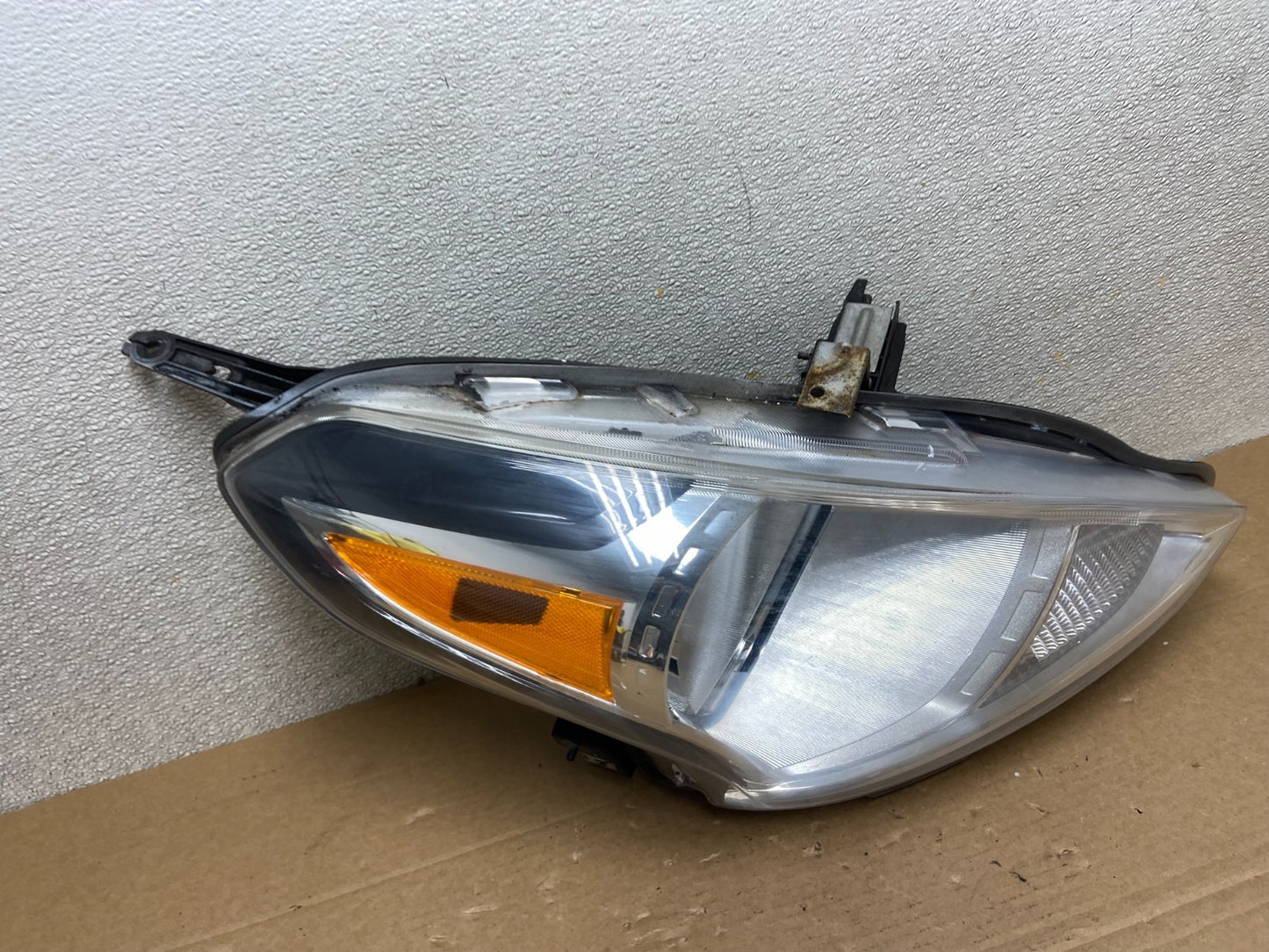 2015 to 2019 Nissan Versa Headlight Right Passenger RH Side Oem AB4445 DW2