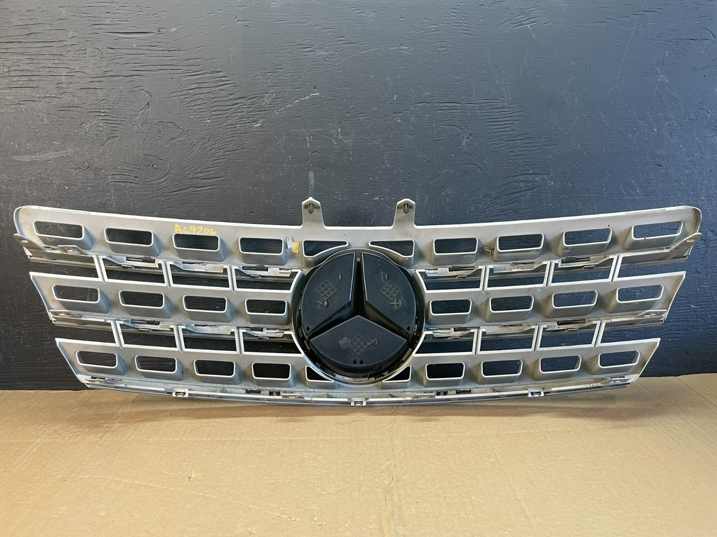 2009 to 2011 Mercedes ML-Class W164 Front Bumper Grille Grill ac9706 DG3