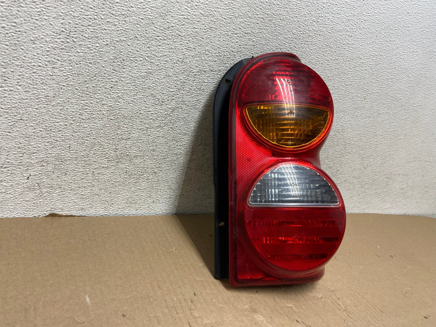 2002 2003 2004 Jeep Liberty Right Passenger Rh Side Tail Light AG7929 LK1