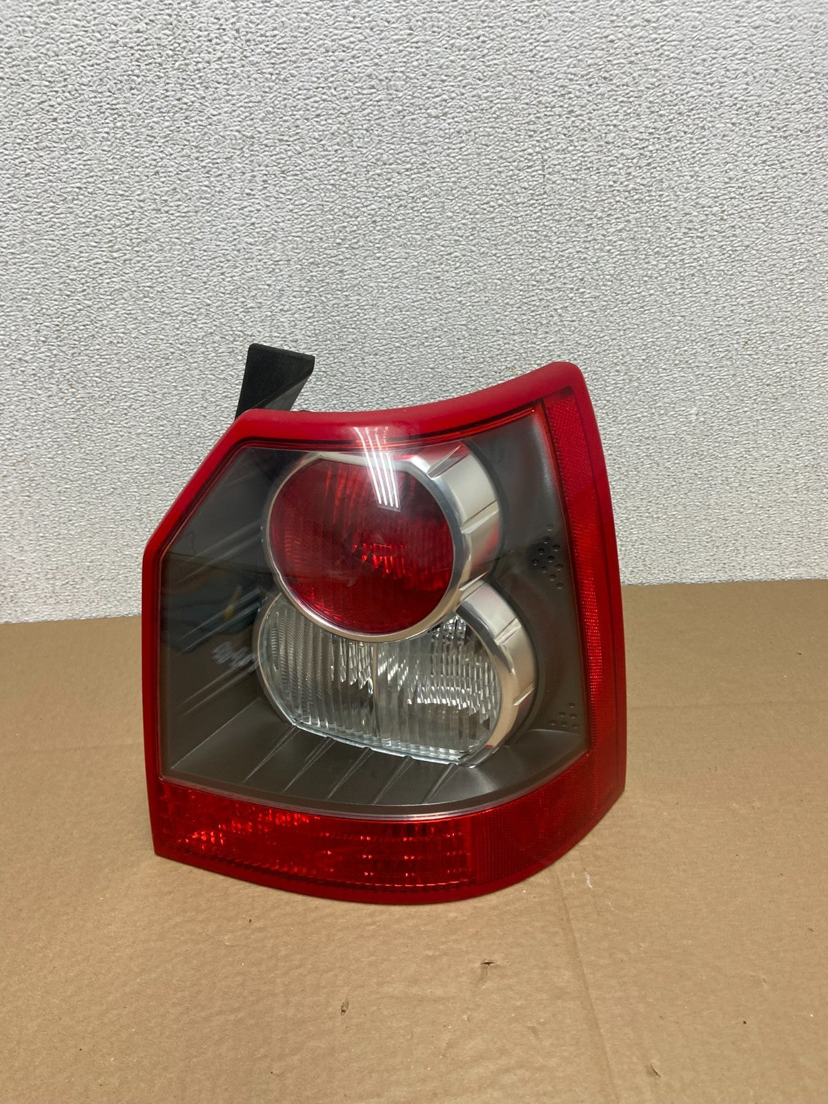 2008 to 2010 Land Rover Lr2 Right Passenger RH Side Tail Light Oem AB6081 DW0