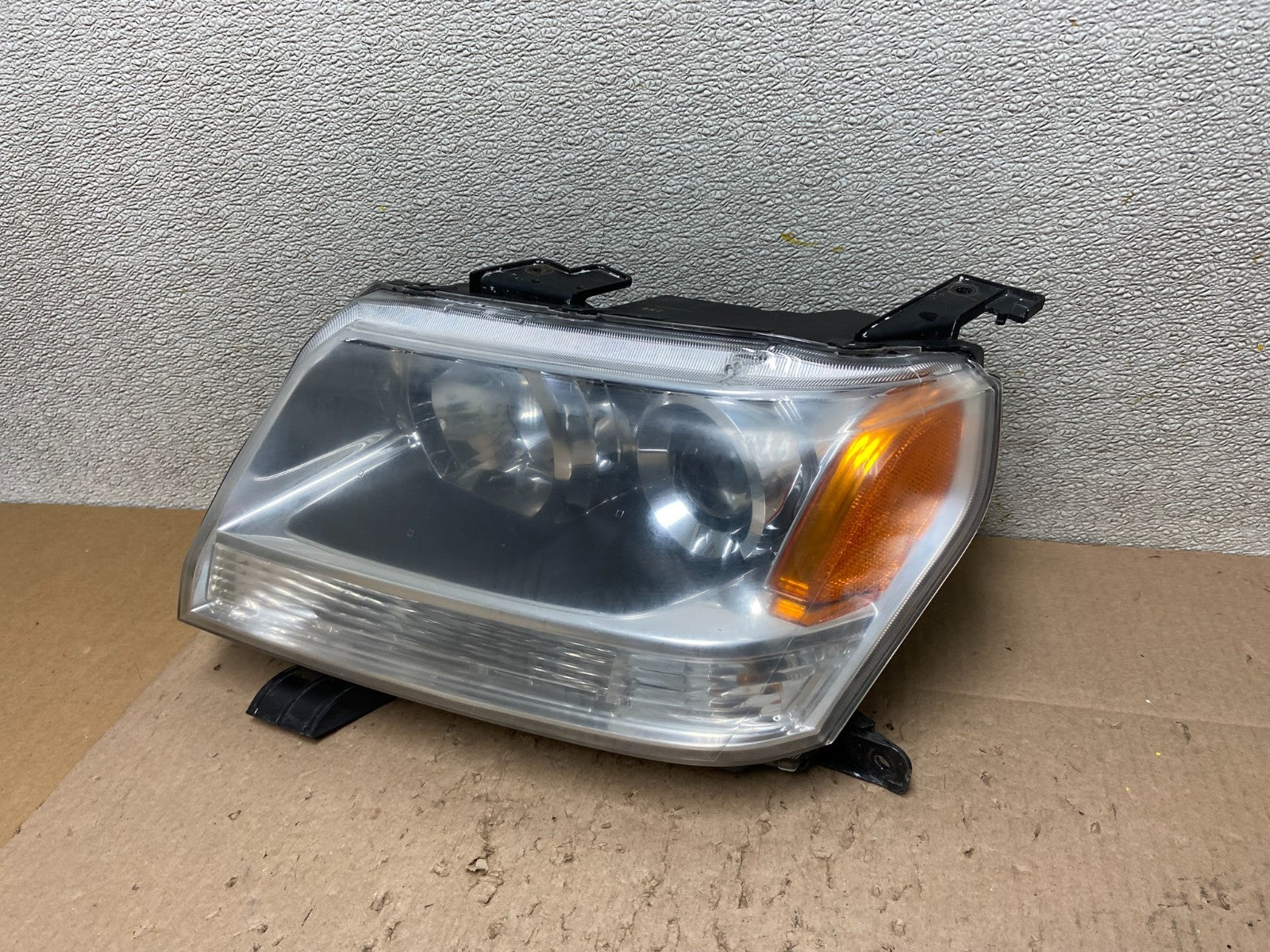 2006 to 2013 Suzuki Grand Vitara Left Driver LH Side Headlight Z6501 DW1