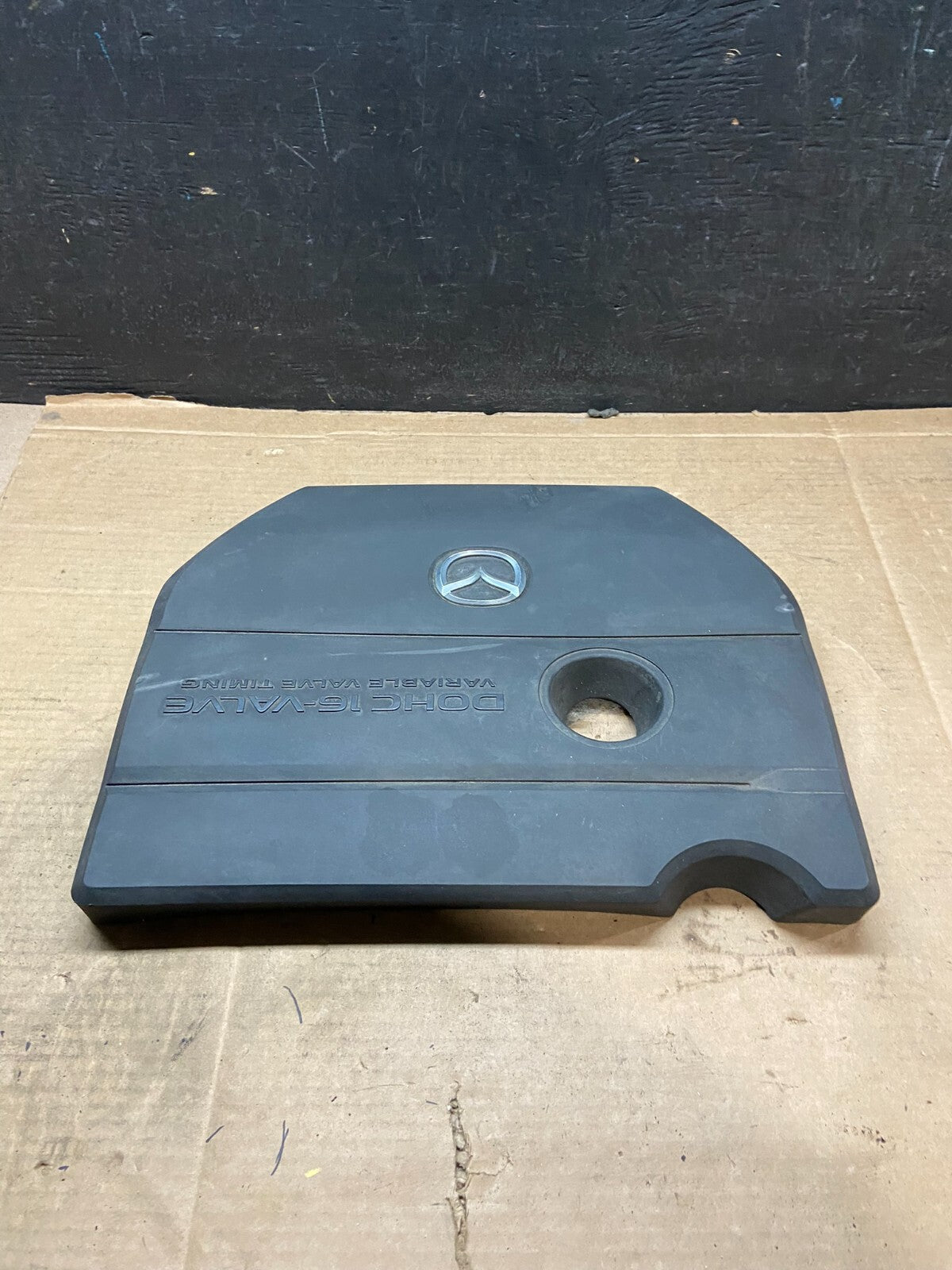 2004 to 2008 Mazda 3 DOHC 16 VALVE Engine Shield Top Cover i3170 Oem DG11