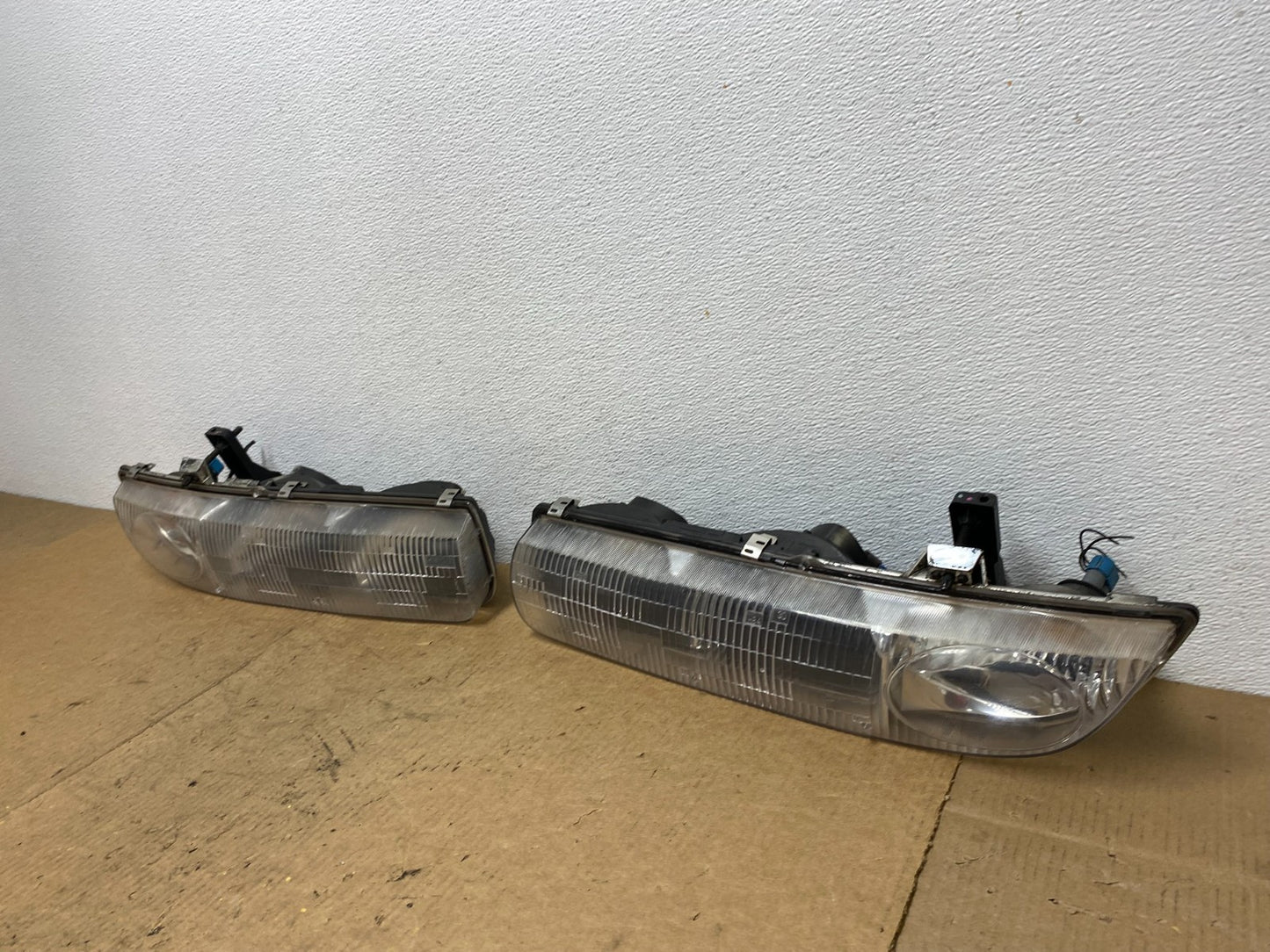 1996-1999 Saturn S Series Sedan Wagon Left+Right Headlights AC3628 DW1