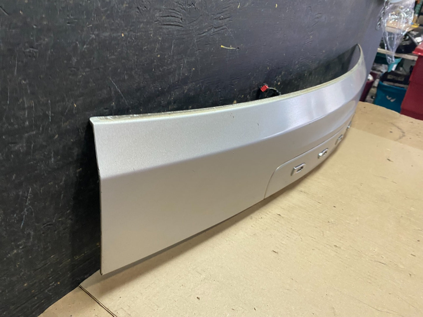 2011-2018 Dodge Grand Caravan Rear Tail Gate Trim Molding Panel OEM u7465 DG2
