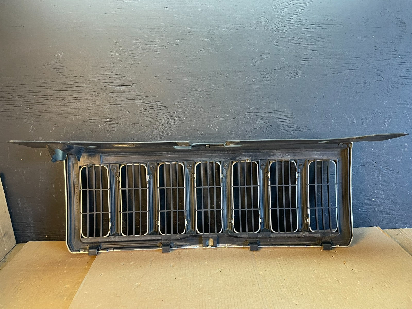 2006 to 2010 Jeep Commander Front Upper Grill Grille OEM ab7870 DG5