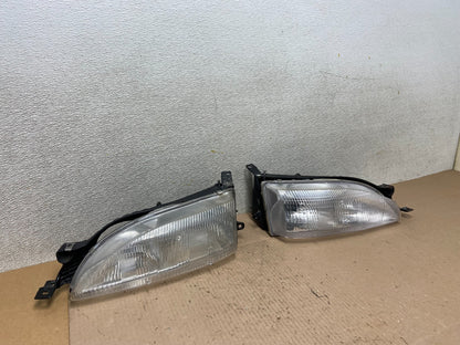 1995 - 1996 Toyota Camry Left+Right Side Set Halogen Headlights OEM Z3765 DW2