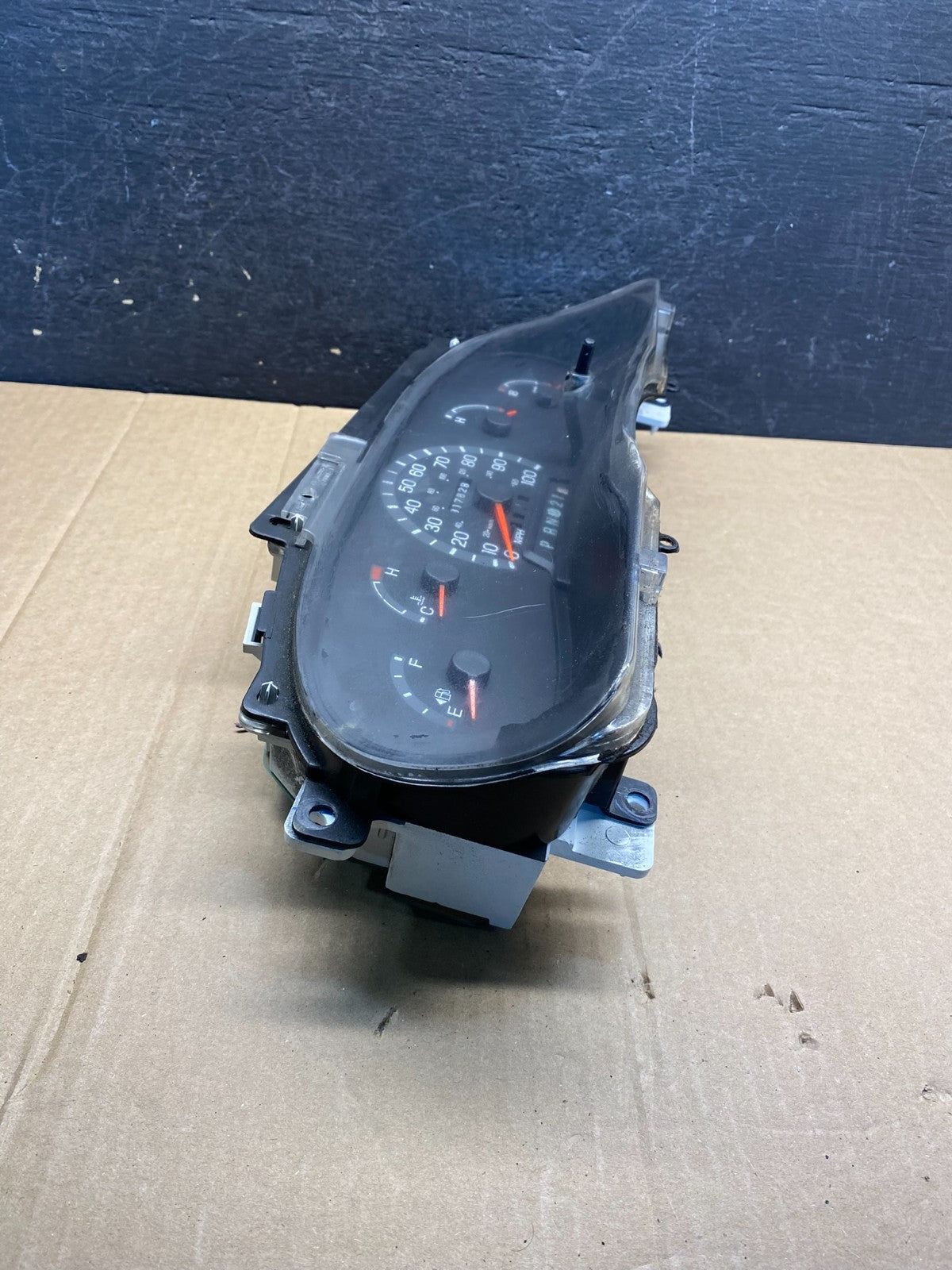2000 to 2002 Ford Econoline E250 E350 Van Speedometer Instrument Cluster AG37301
