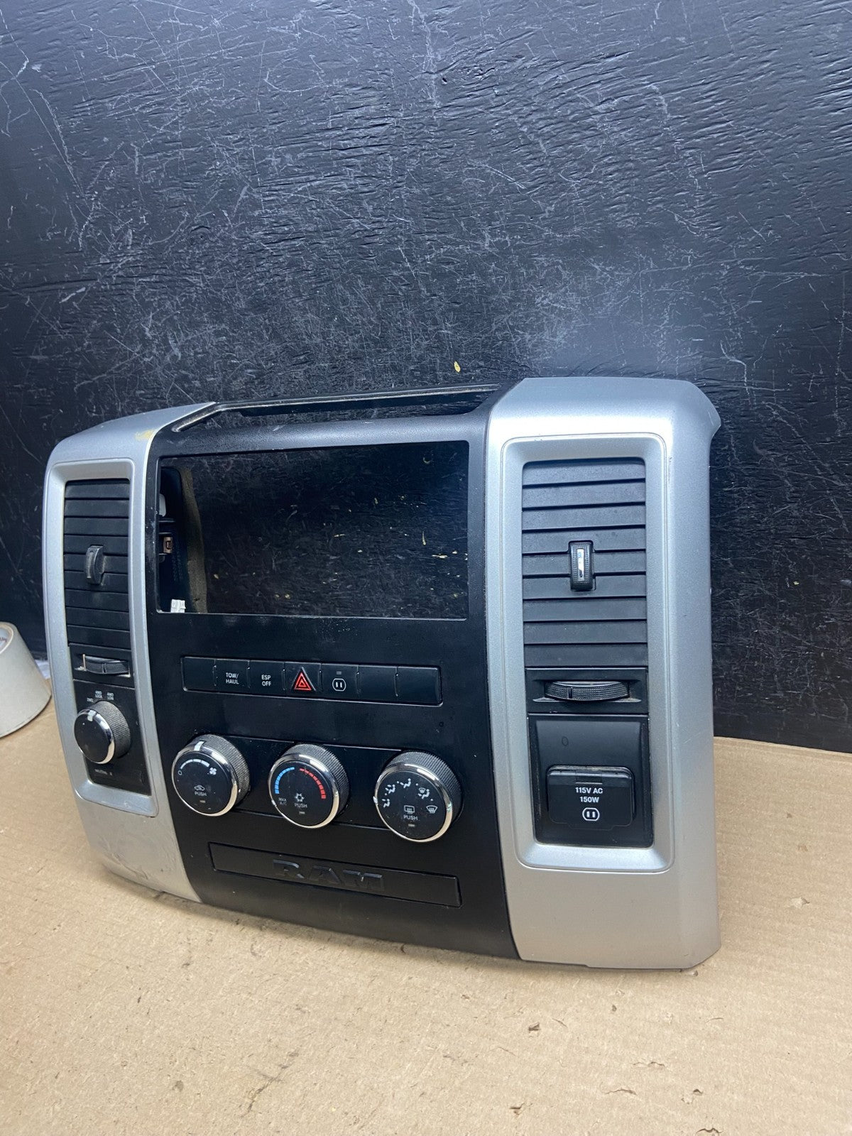 2009 to 2010 Dodge Ram 1500 Center Dash Radio Screen Climate Panel AH5338 DG5