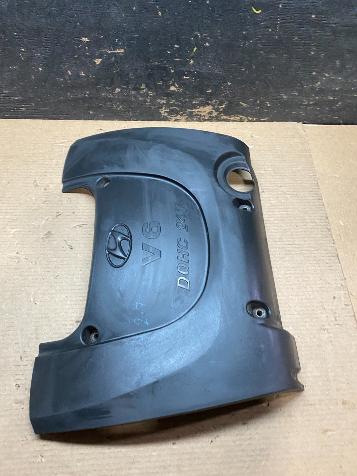 2002 to 2005 Hyundai Sonata 2.4L Engine Trim Cover Oem v7068 DG3