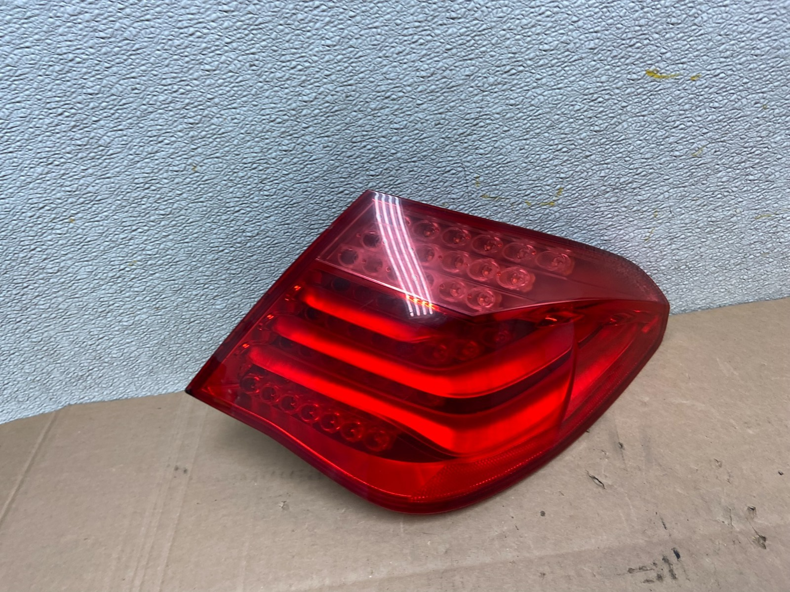 2009 to 2012 Bmw 7-Series F01 F02 750i Right Side Tail Light OEM X9240 PS0