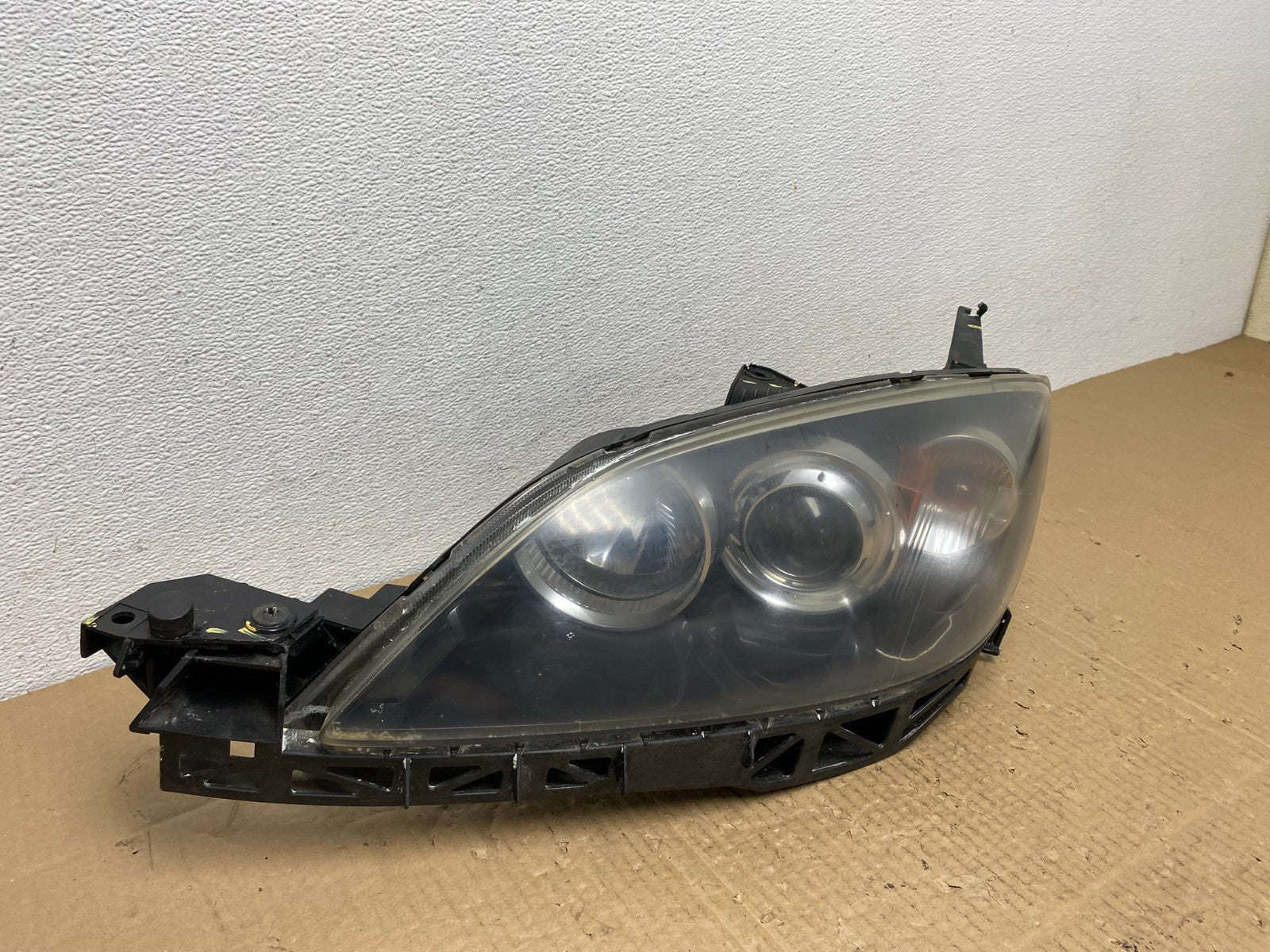 2004 to 2009 Mazda 3 Hatchback Left Driver LH Side Xenon Headlight AC3919 DW2