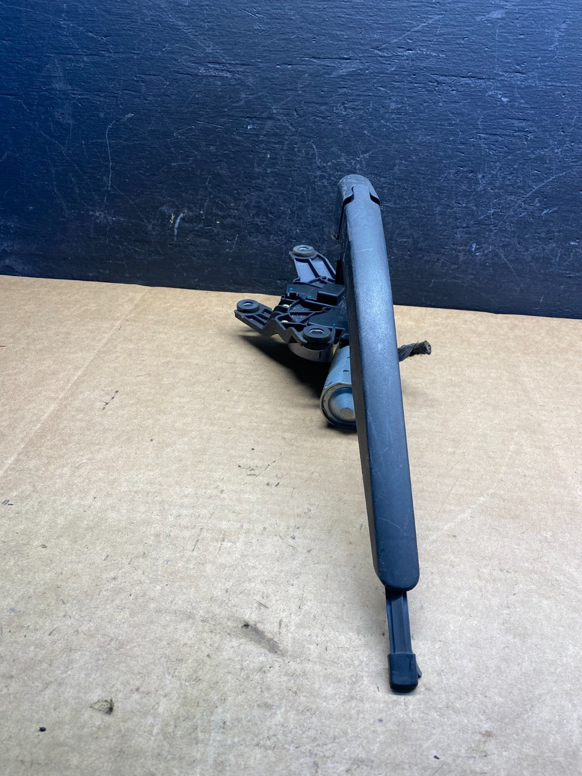 2020 to 2023 Ford Explorer Rear Windshield Wiper Motor ad7518 DG2