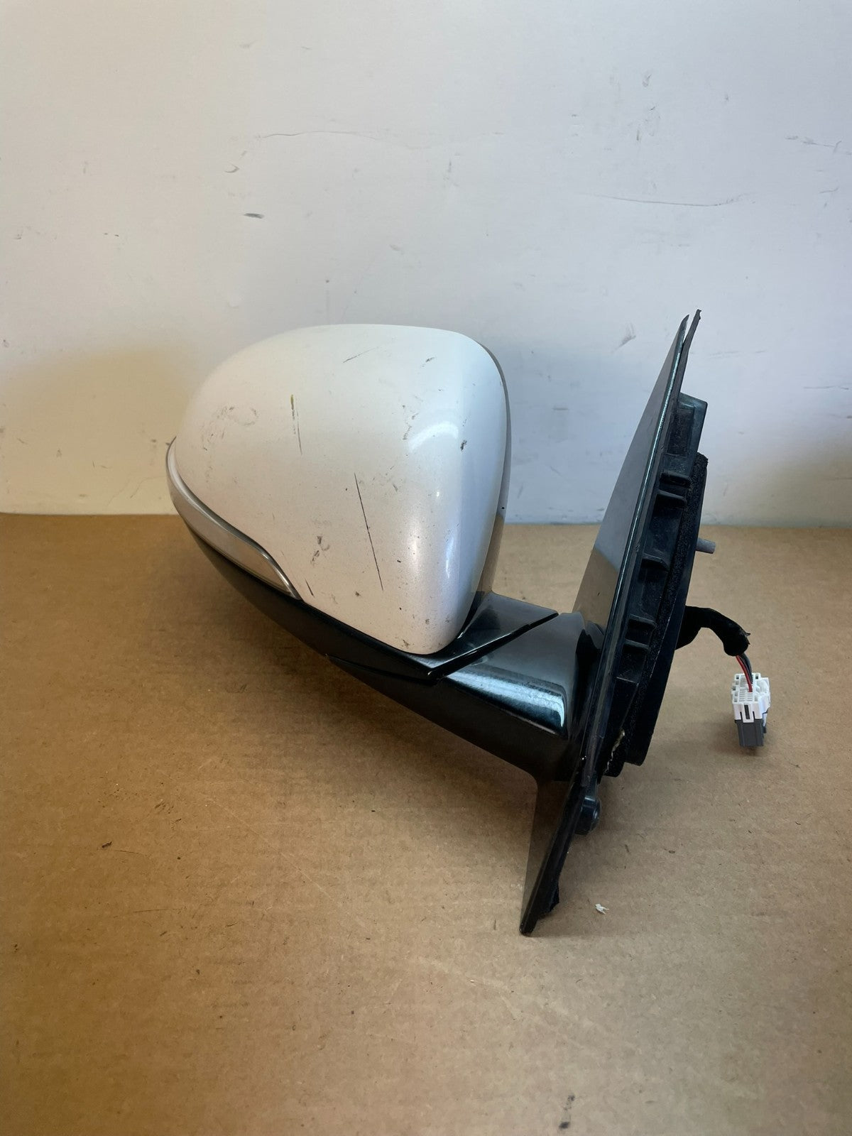 2016 to 2020 Kia Sorento Right Passenger Door Mirror Turn Signal af8629 DG1