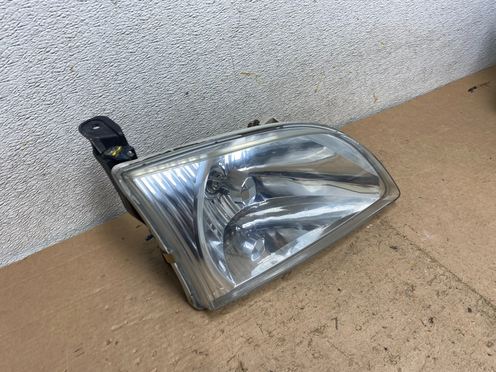 2001 2002 2003 Toyota Sienna Right Passenger Rh Side Headlight Halogen P9926 DW2