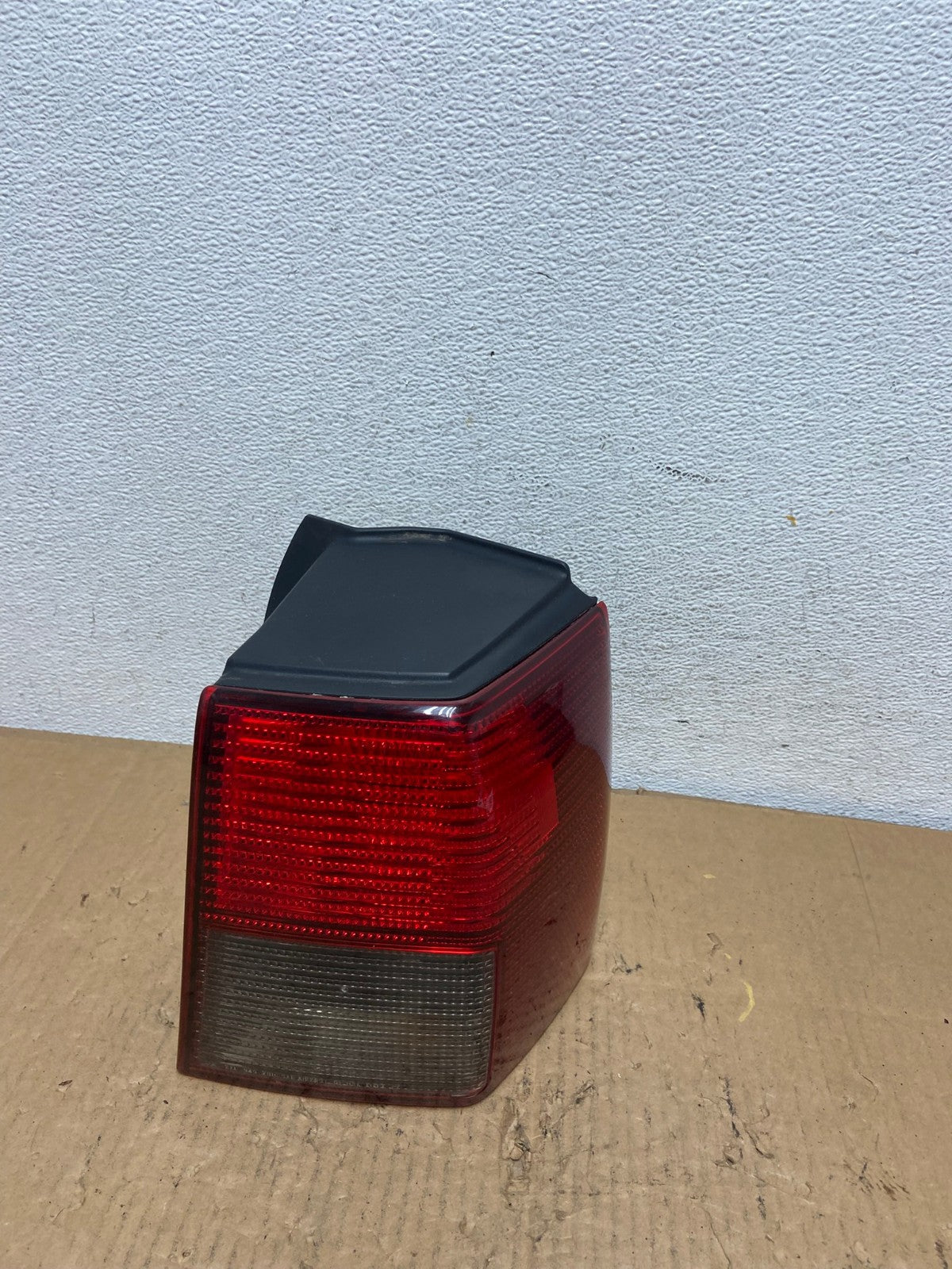 2006-2011 Mitsubishi Endeavor Right Passenger RH Side Tail Light AD1135 LK0