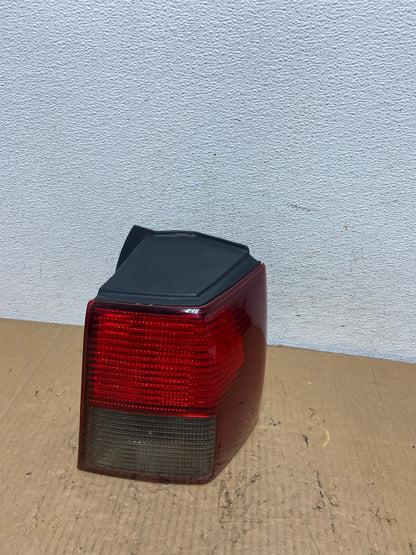2006-2011 Mitsubishi Endeavor Right Passenger RH Side Tail Light AD1135 LK0