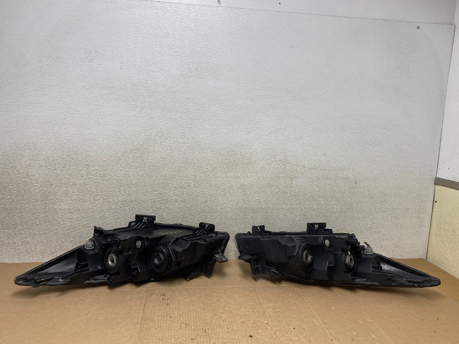 2010-2013 Mazda 3 Halogen Left+Right Side Headlights W0803 DW12