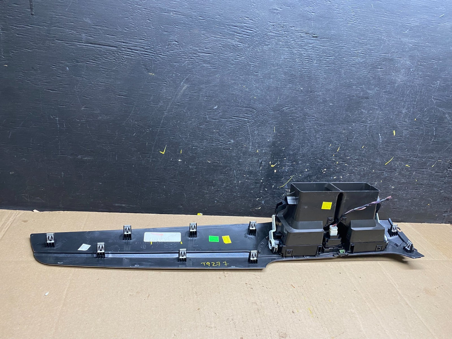 2008 to 2017 Buick Enclave Dash Center Clock Bezel Air Vent Trim Oem T9277 DG6