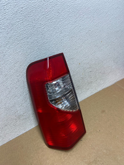 2002 2003 2004 Nissan Xterra Left Driver Side Tail Light AF9509 DW2