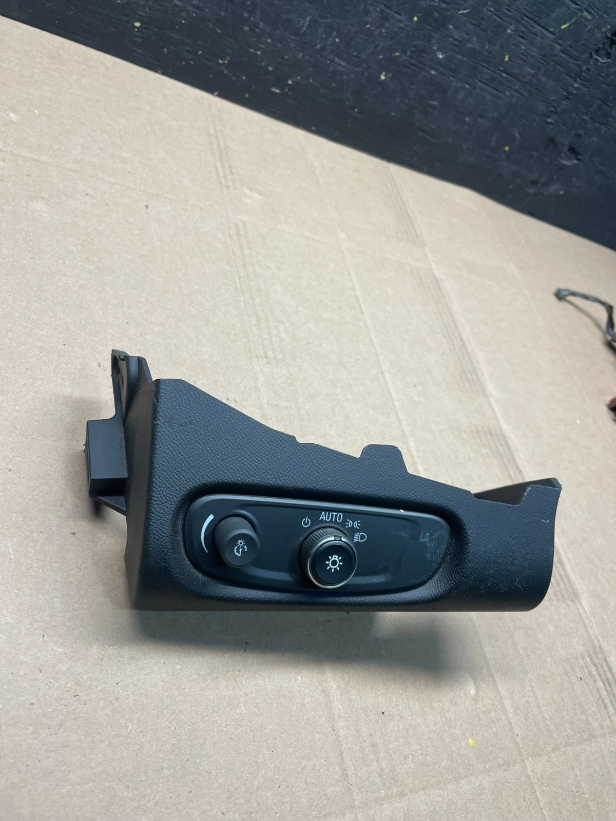2016 to 2019 Chevrolet Volt Headlight Switch w/ Trim Panel Cover Bezel R6290 DG2