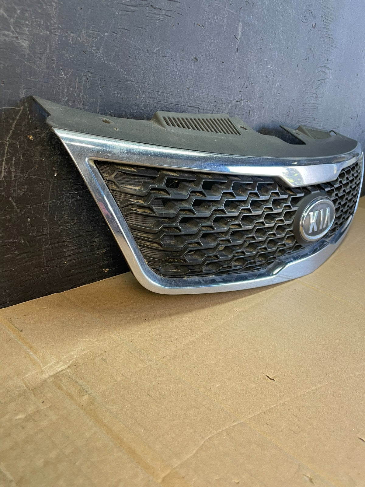 2010 to 2013 Kia Forte Koup Black Front Upper Bumper Grill Grille AC9736 DW1