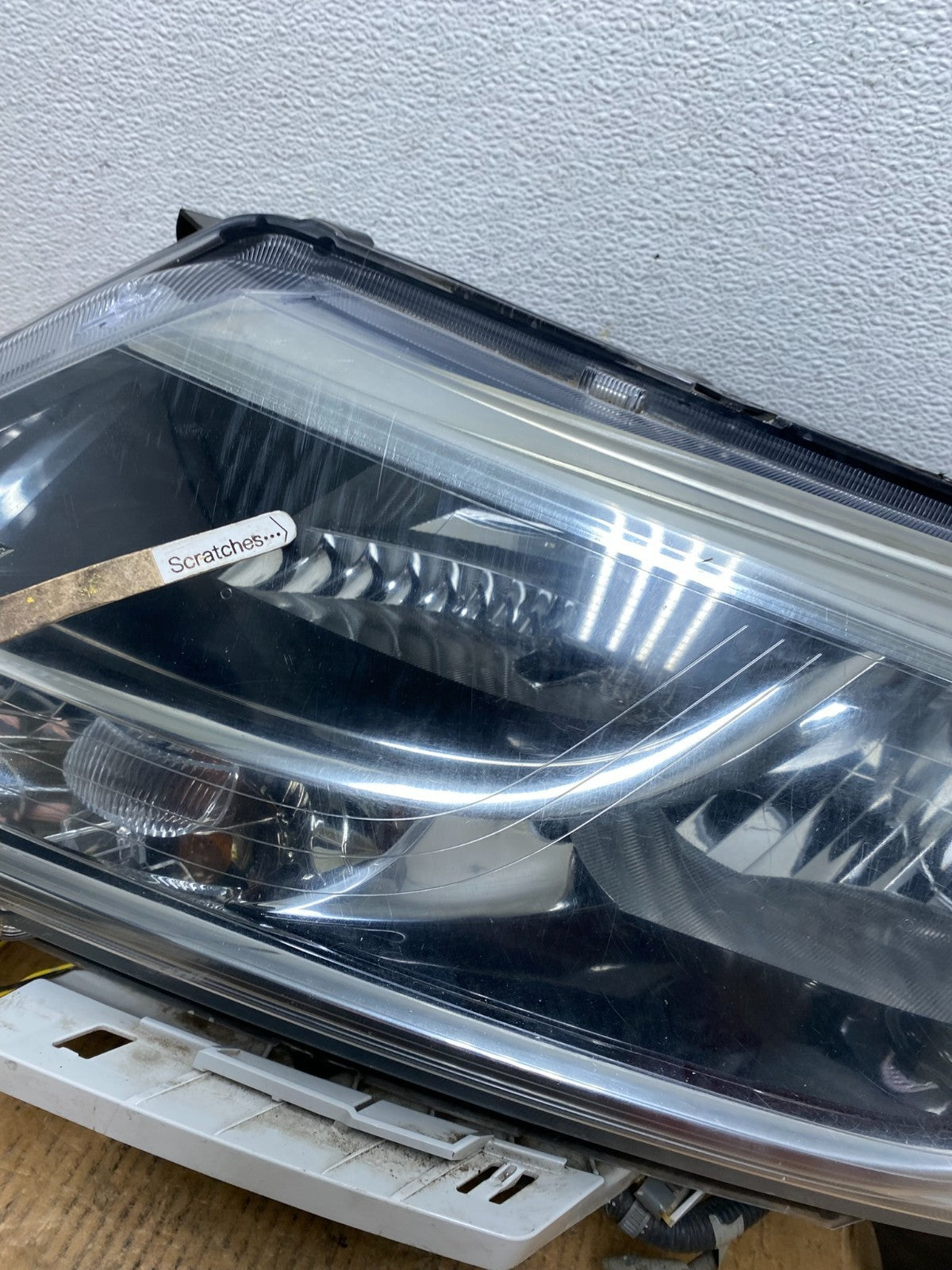 2013 - 2016 Nissan Pathfinder Left Driver LH Side Headlight Halogen AE12283