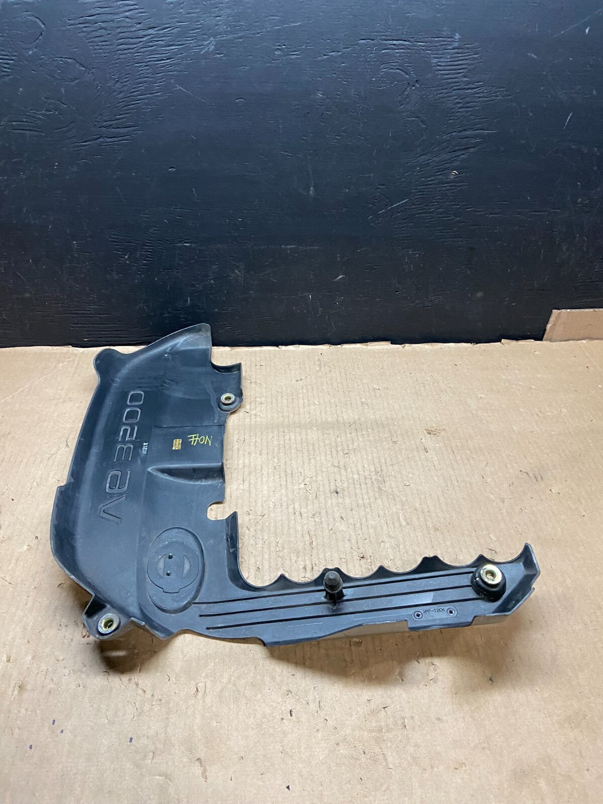 2001 to 2004 Nissan Pathfinder Engine Cover Ornament E4220 DG16