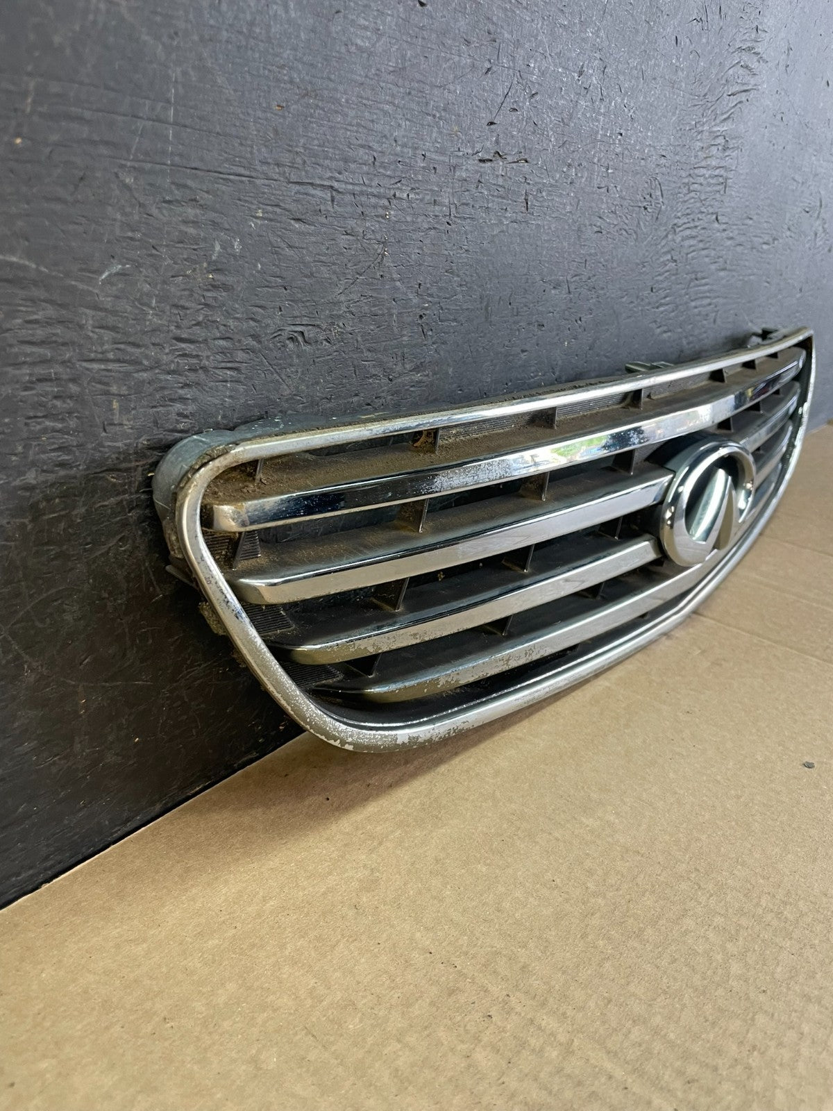 2002 2003 2004 Infiniti I35 Sedan Front Upper Grill Grille AF51942