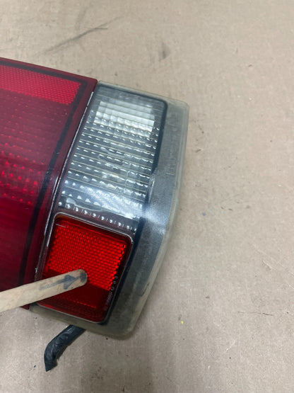 2000 to 2002 Chevrolet Express Left LH Side Tail Light Oem Q4284 DW7