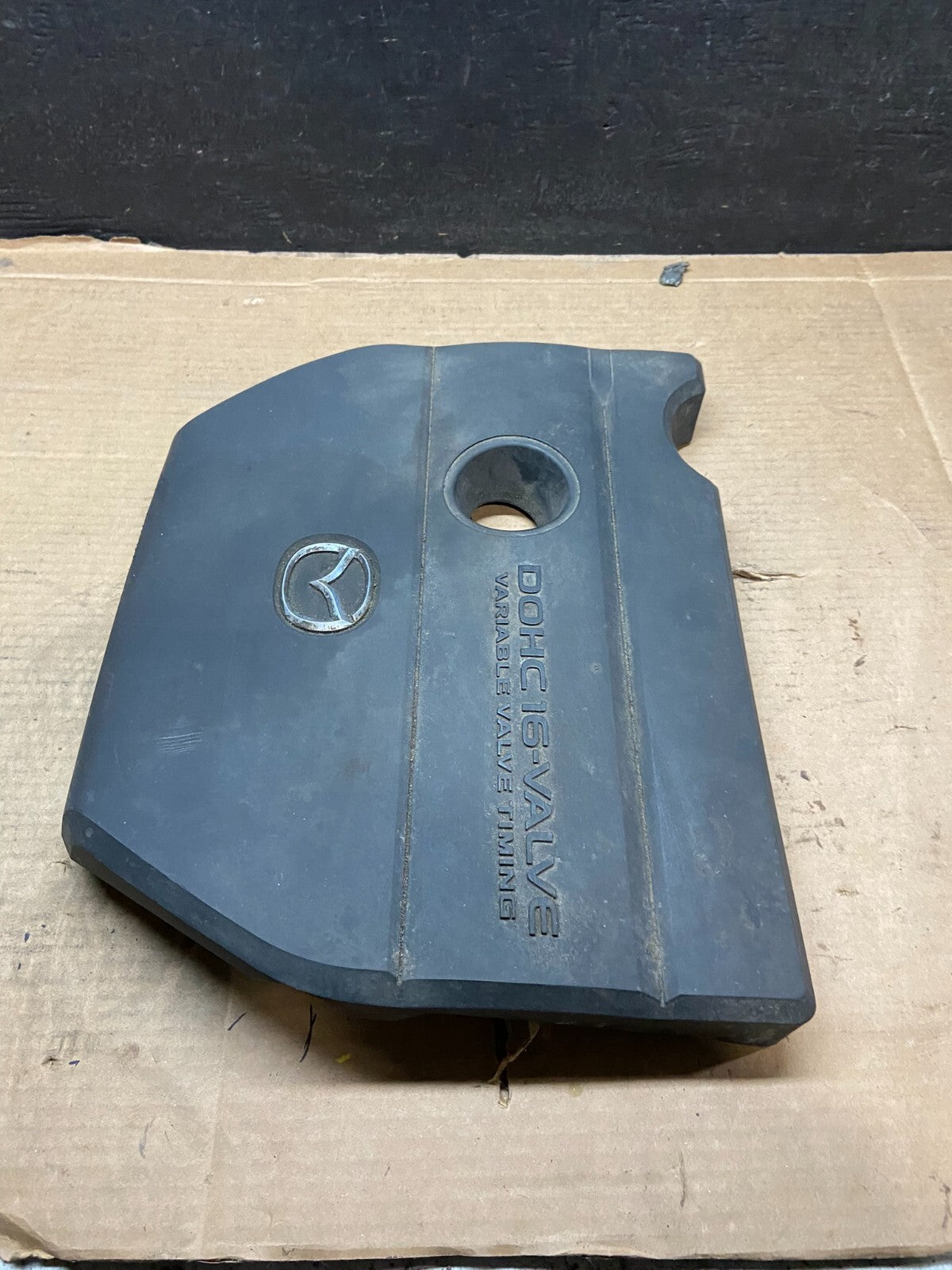 2004 to 2008 Mazda 3 DOHC 16 VALVE Engine Shield Top Cover i3177 Oem DG13