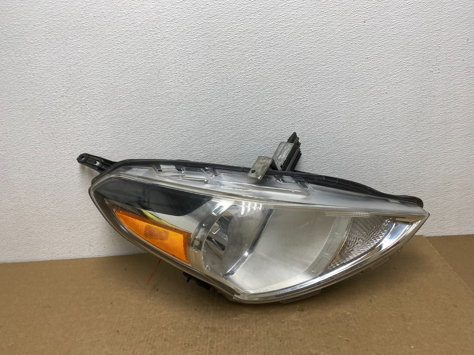 2015 to 2019 Nissan Versa Headlight Right Passenger RH Side Oem AC1024 DW0