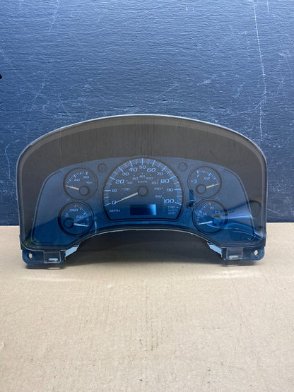2004 to 2007 Chevrolet Express Speedometer Cluster Gauge AE7391 DW0