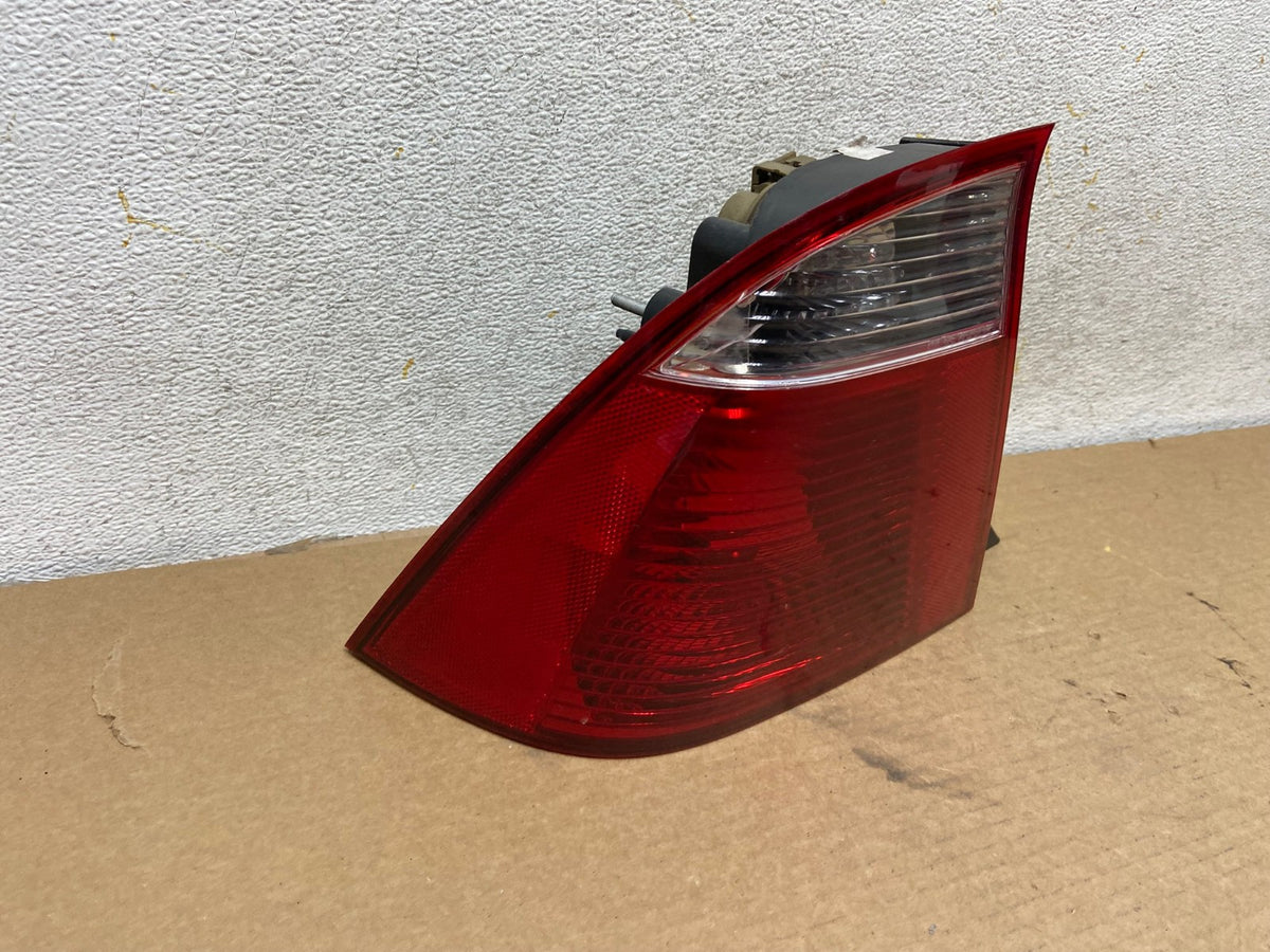 2005 2006 2007 Ford Focus Sedan Left Driver Side Tail Light AH4500 LK1