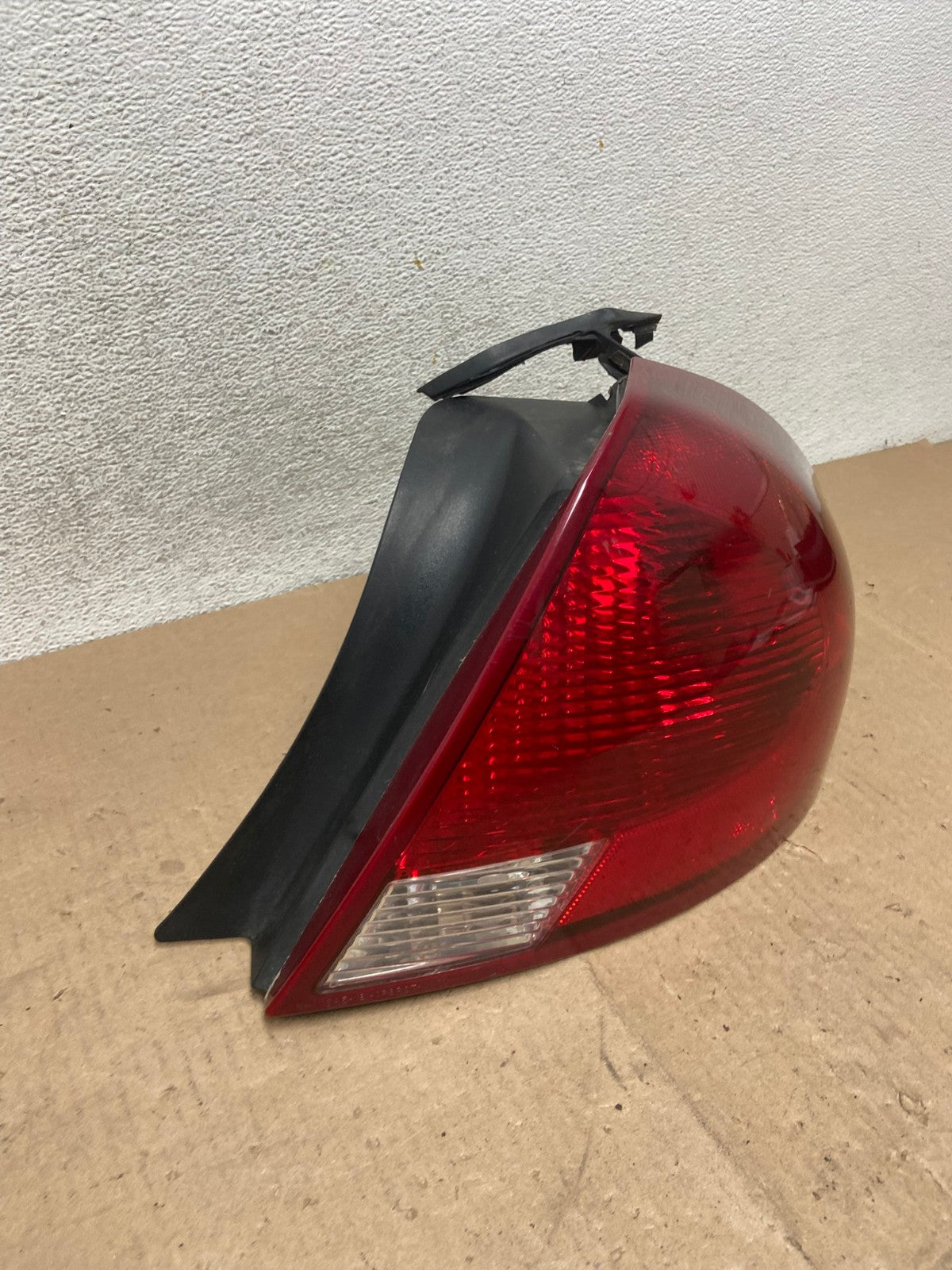 2000 to 2003 Ford Taurus Right Passenger Rh Side Tail Light AG4787 LK2