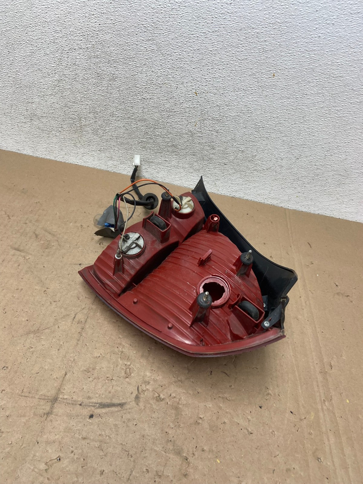 2001-2003 Sedan Hyundai Elantra Left Driver Lh Side Tail Light AG4929 LK9