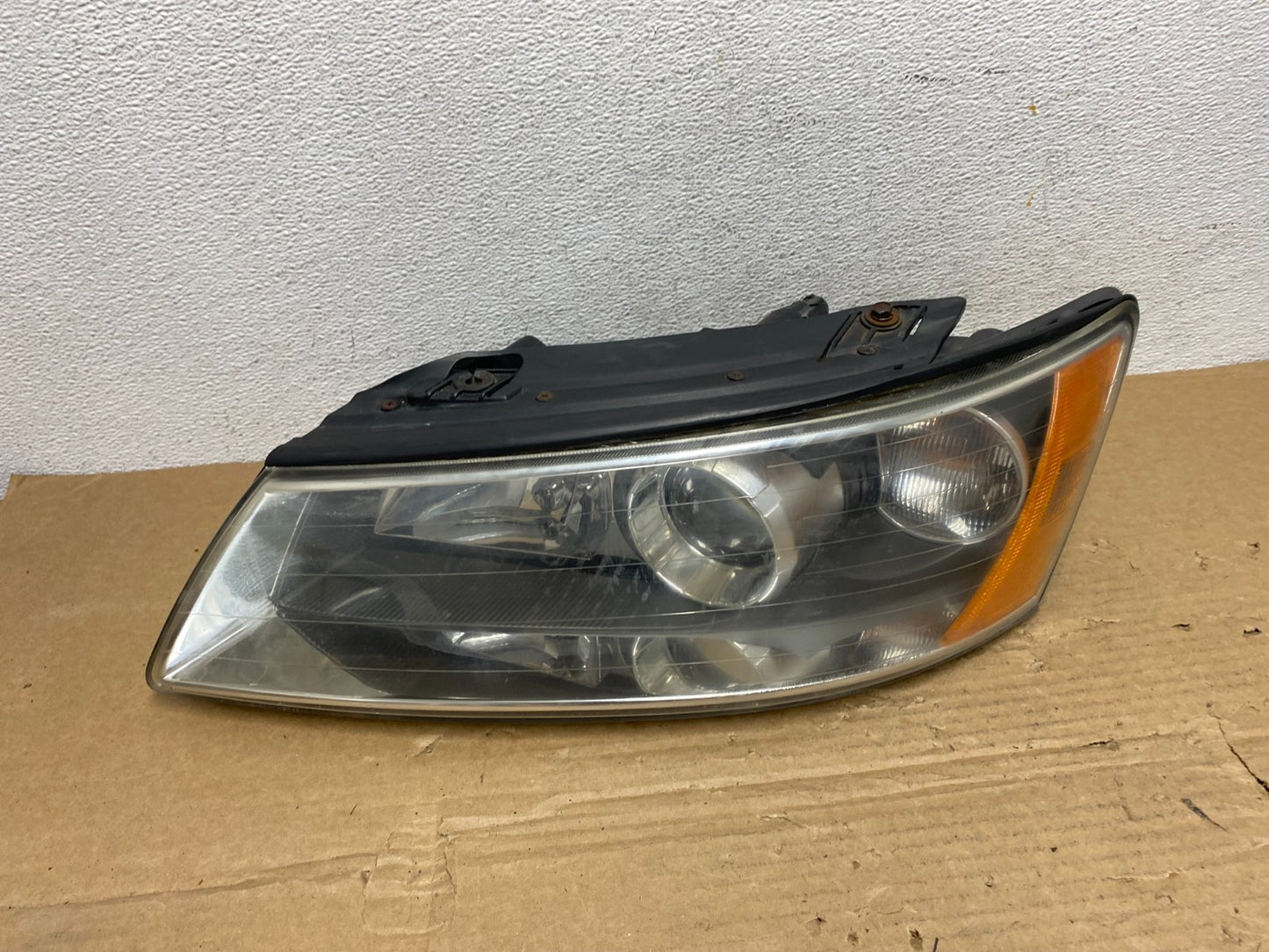 2006 to 2008 Hyundai Sonata Left Driver LH Side Headlight Halogen AD3960 DW0